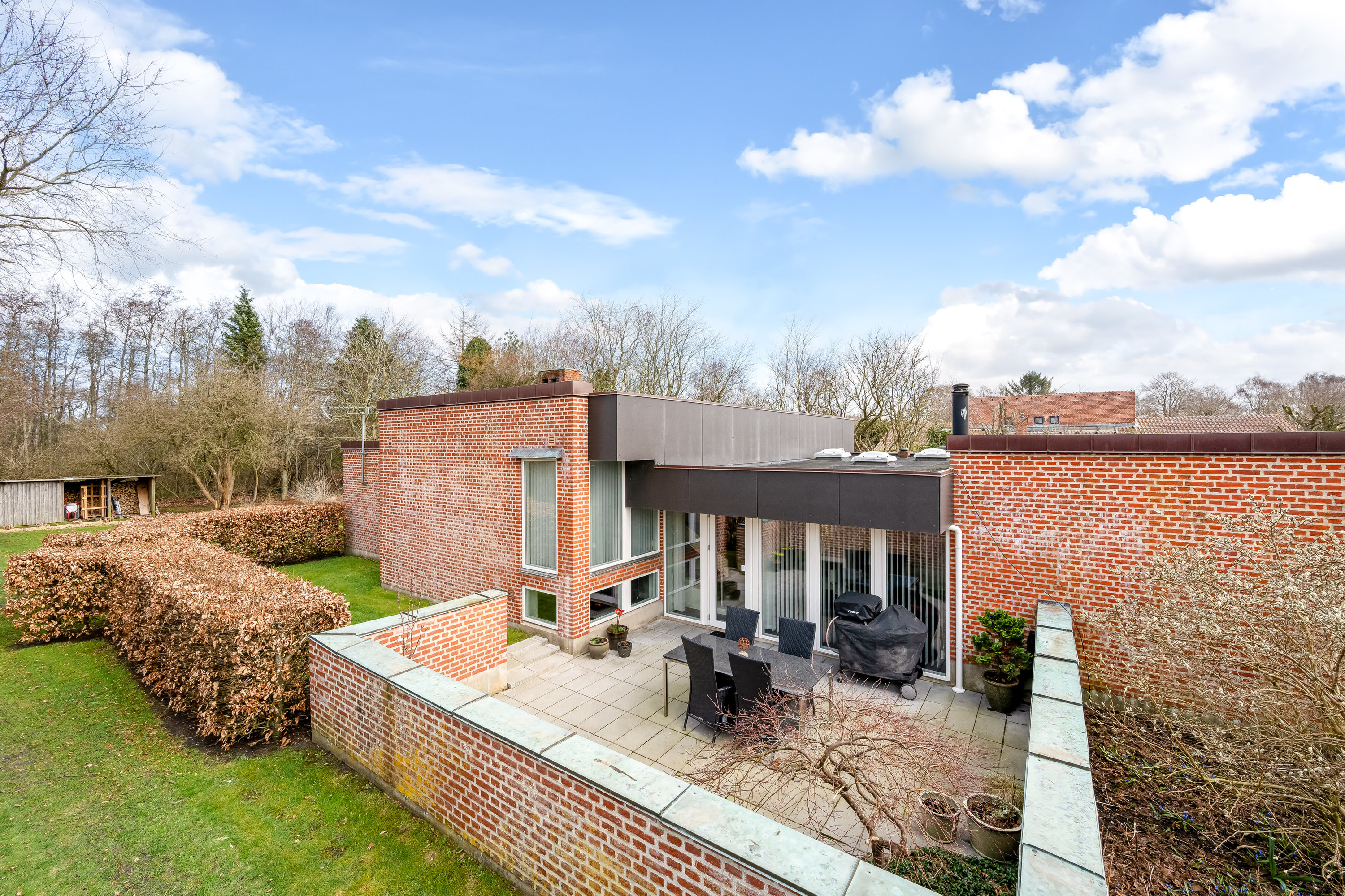 Fremhævet facade billede i fuldskærmstilstand. Billede af Parkallé 10, 6880 Tarm