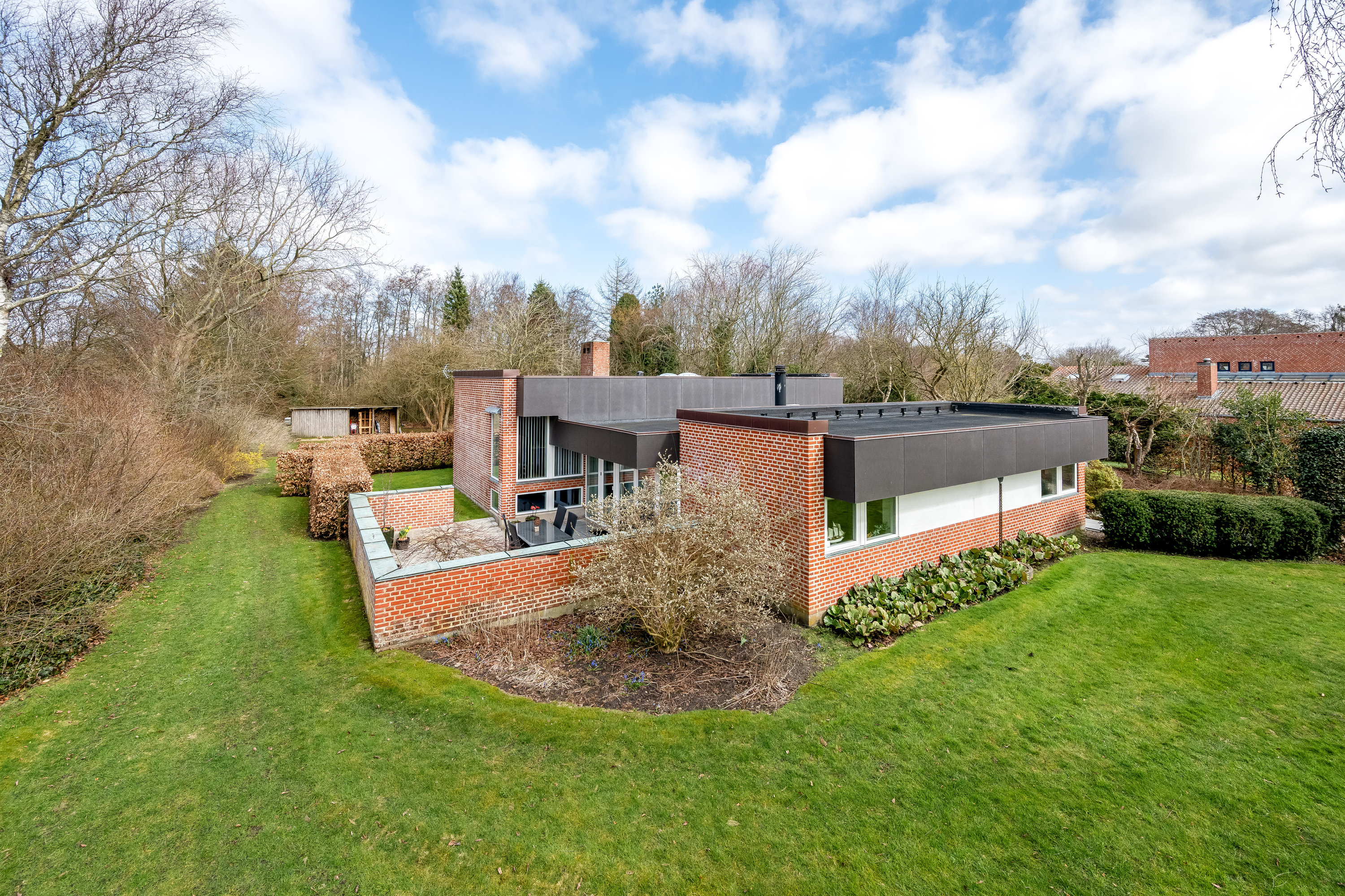 Fremhævet facade billede i fuldskærmstilstand. Billede af Parkallé 10, 6880 Tarm