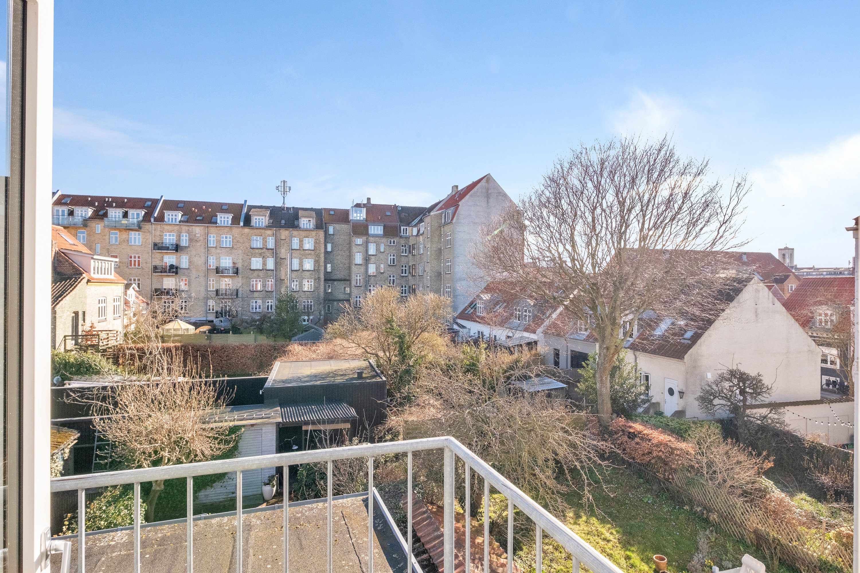 Fremhævet altan billede i fuldskærmstilstand. Billede af Ole Rømers Gade 68, 8000 Aarhus C