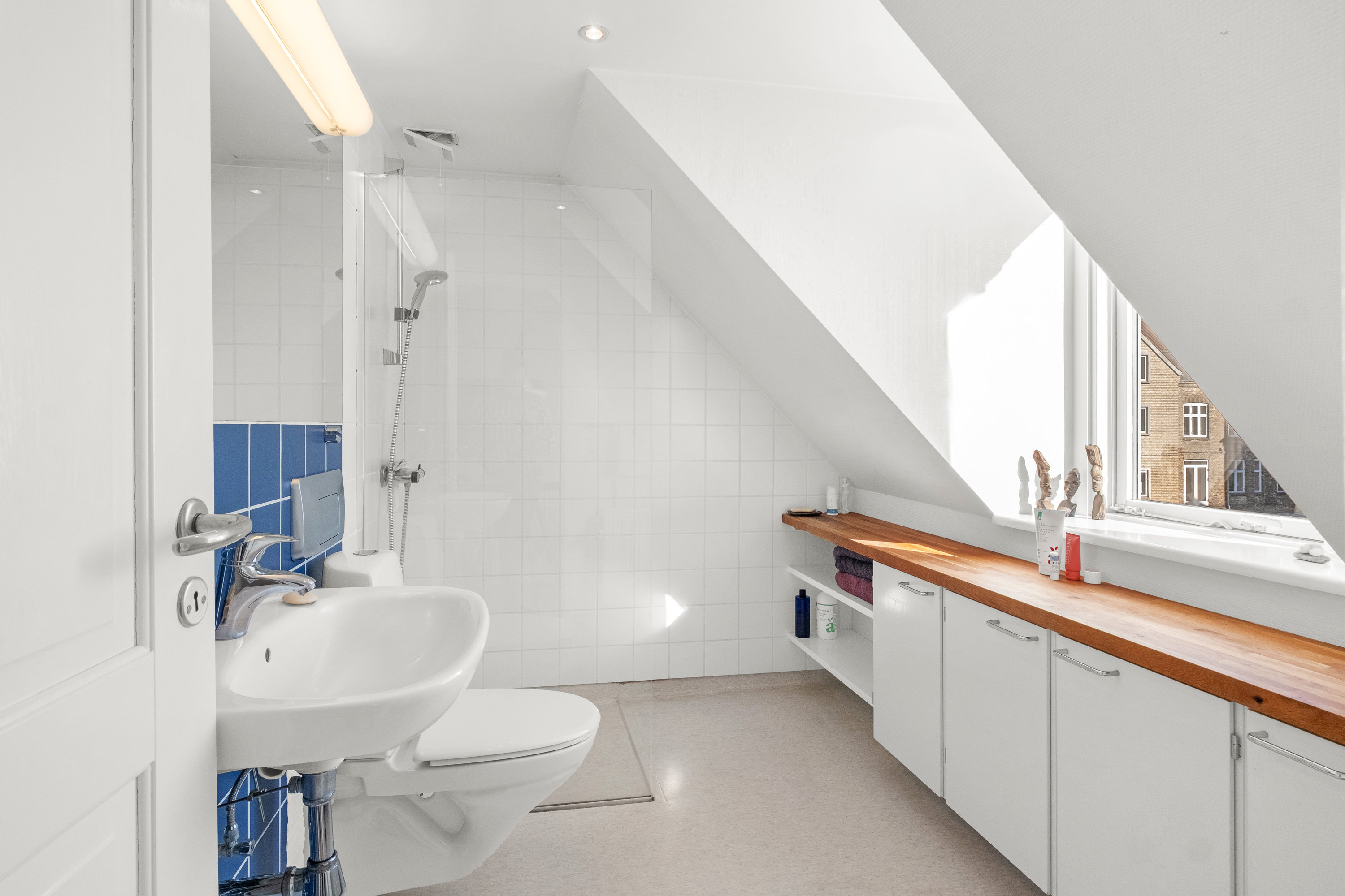 Fremhævet badeværelse billede i fuldskærmstilstand. Billede af Ole Rømers Gade 68, 8000 Aarhus C