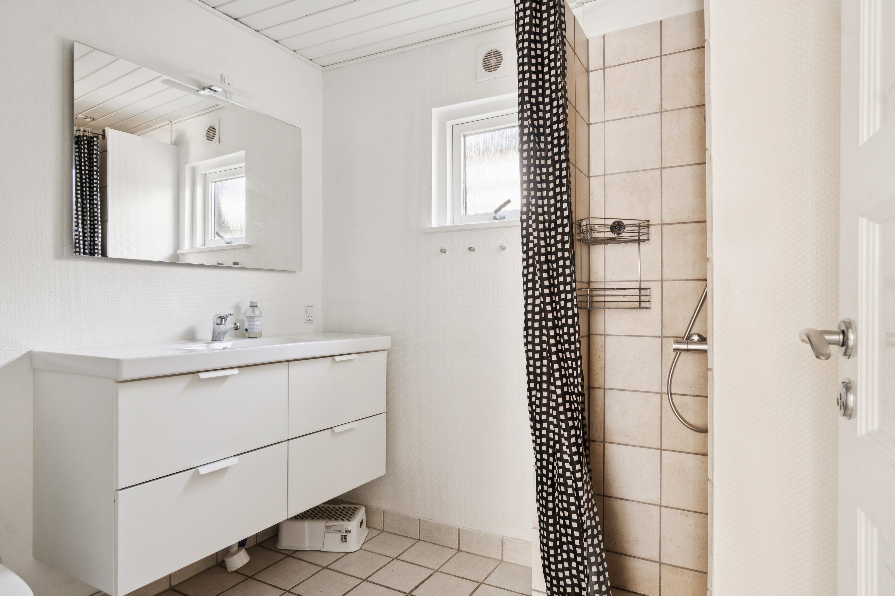 Fremhævet badeværelse billede i fuldskærmstilstand. Billede af Tranevej 23, Ll Kongsmark, 4200 Slagelse