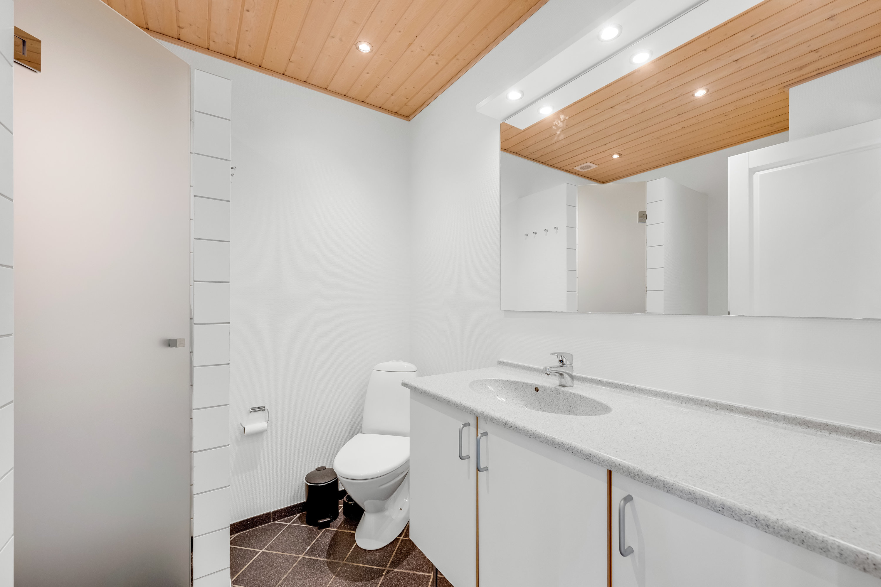 Fremhævet badeværelse billede i fuldskærmstilstand. Billede af Lønne Feriepark 146D, Lønne, 6830 Nørre Nebel