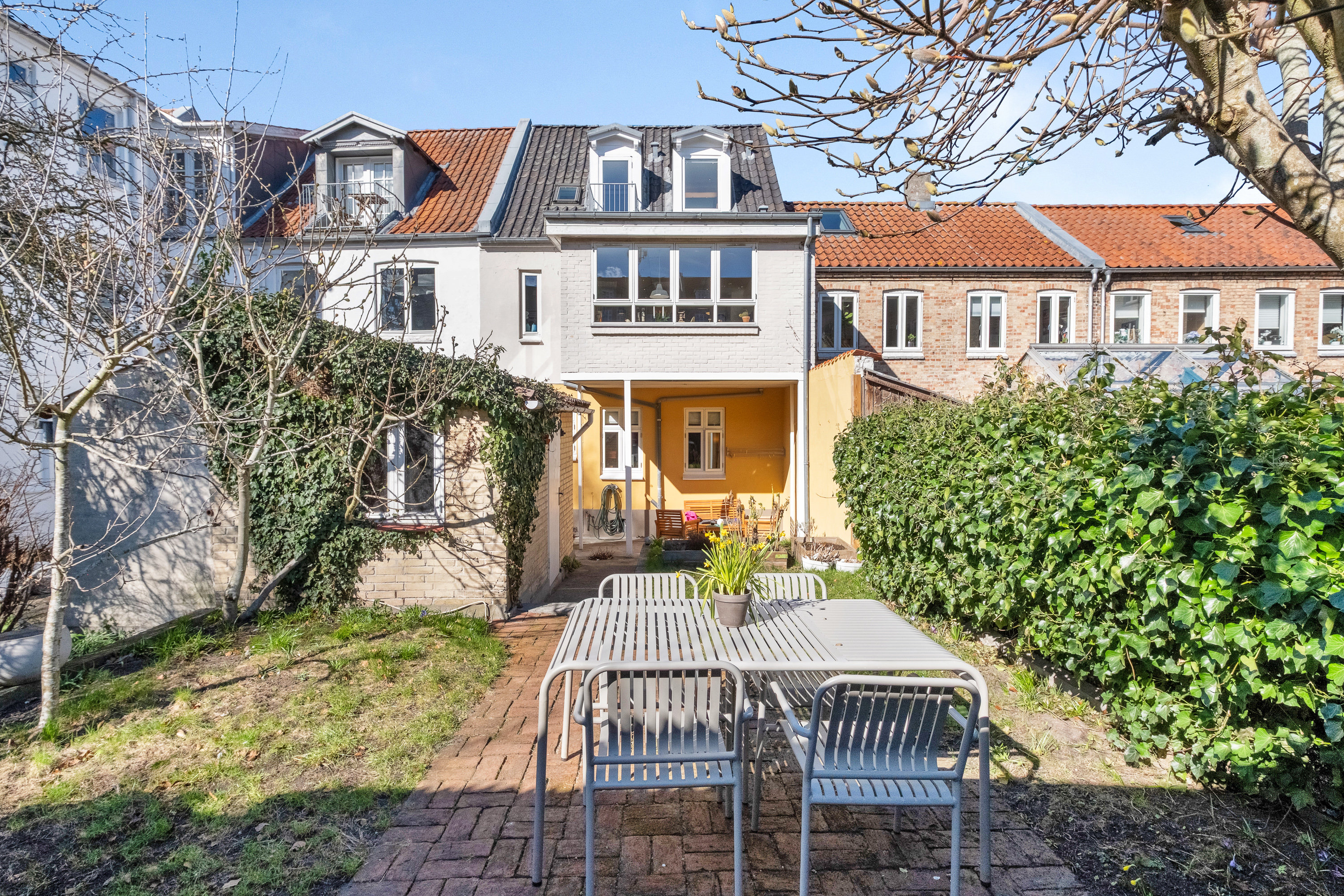 Fremhævet set fra haven billede i fuldskærmstilstand. Billede af Ole Rømers Gade 68, 8000 Aarhus C