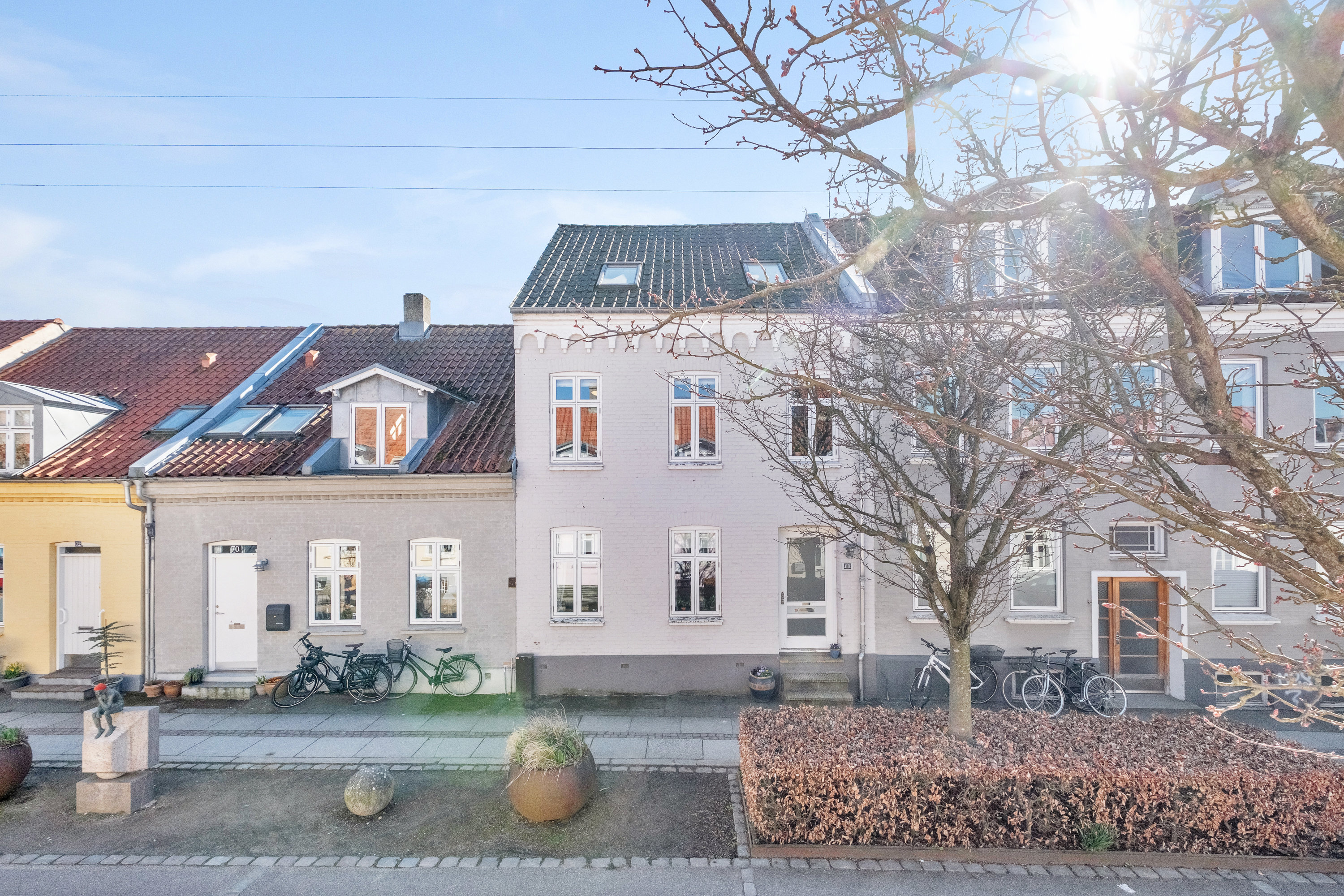 Fremhævet facade billede i fuldskærmstilstand. Billede af Ole Rømers Gade 68, 8000 Aarhus C