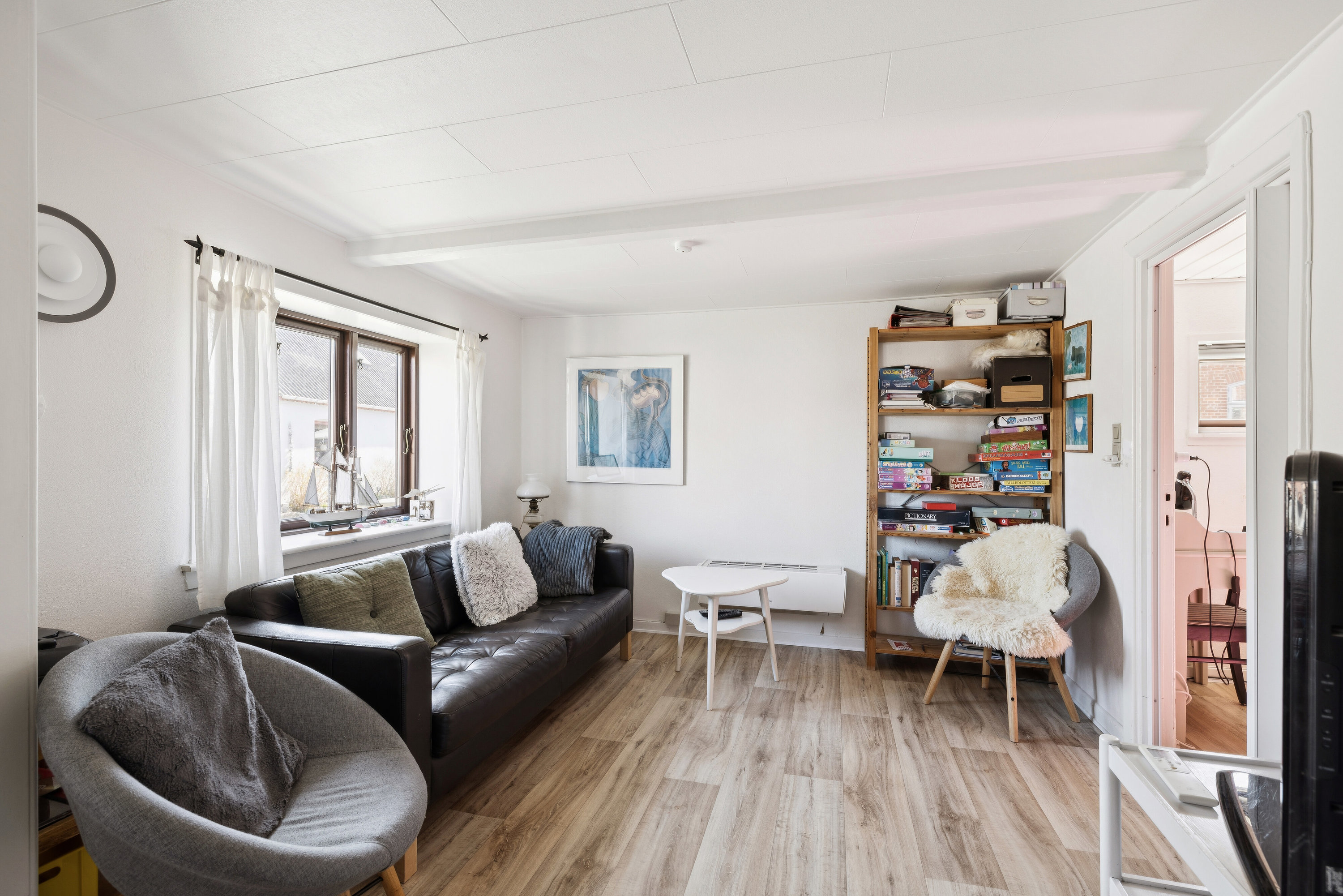 Fremhævet stue billede i fuldskærmstilstand. Billede af Strandgade 2, 5935 Bagenkop