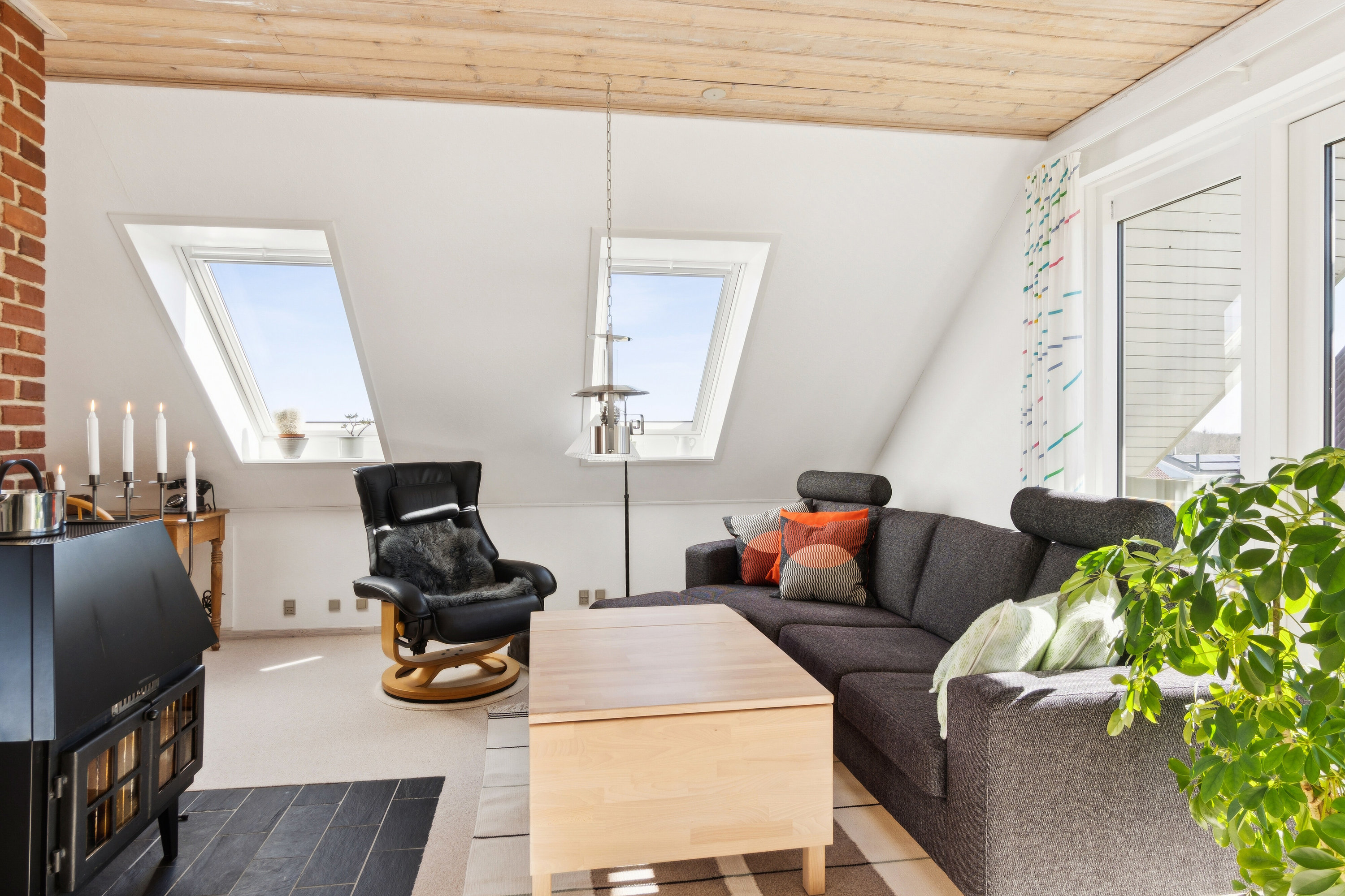 Fremhævet stue billede i fuldskærmstilstand. Billede af Fladehøj 33, 4534 Hørve