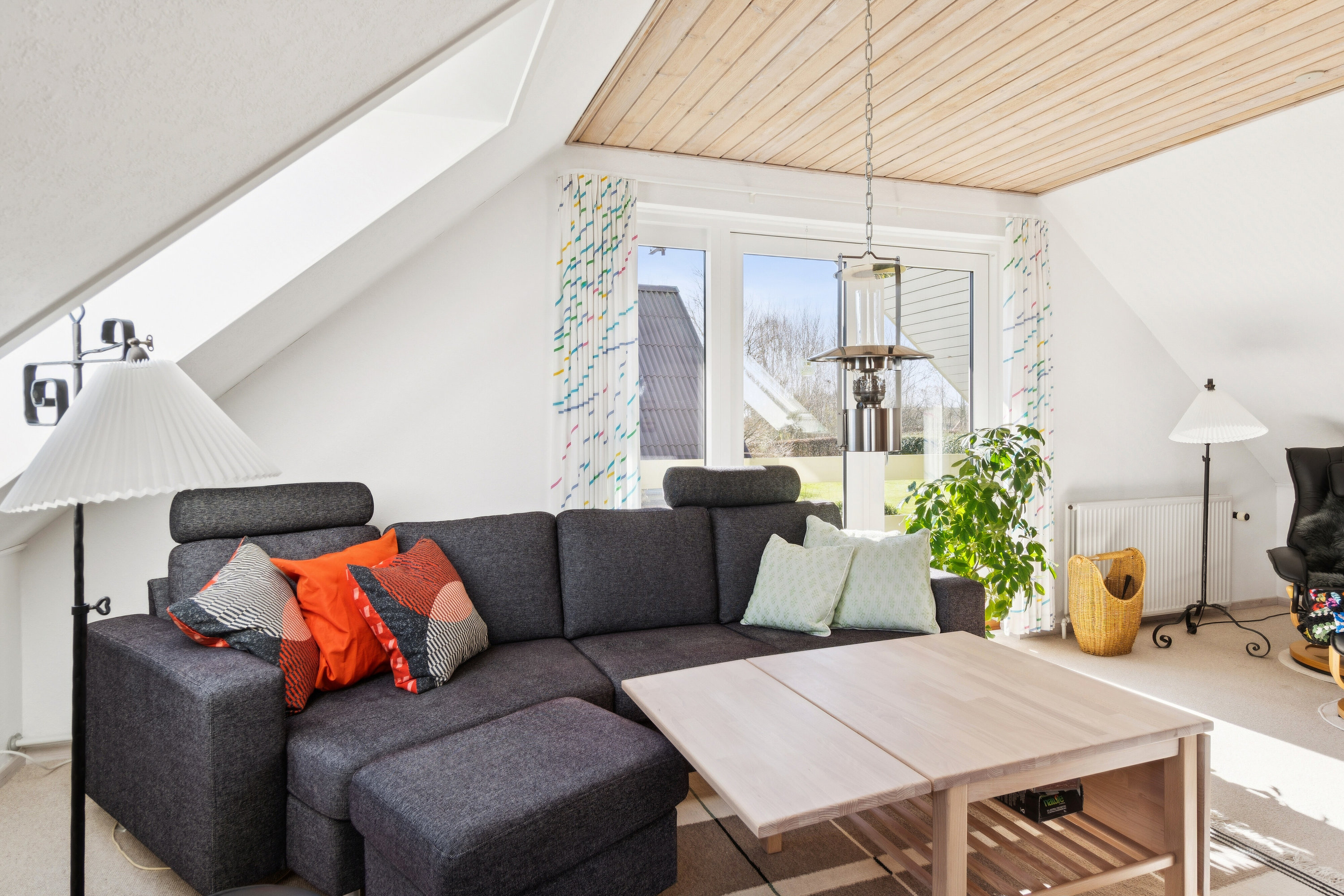 Fremhævet stue billede i fuldskærmstilstand. Billede af Fladehøj 33, 4534 Hørve