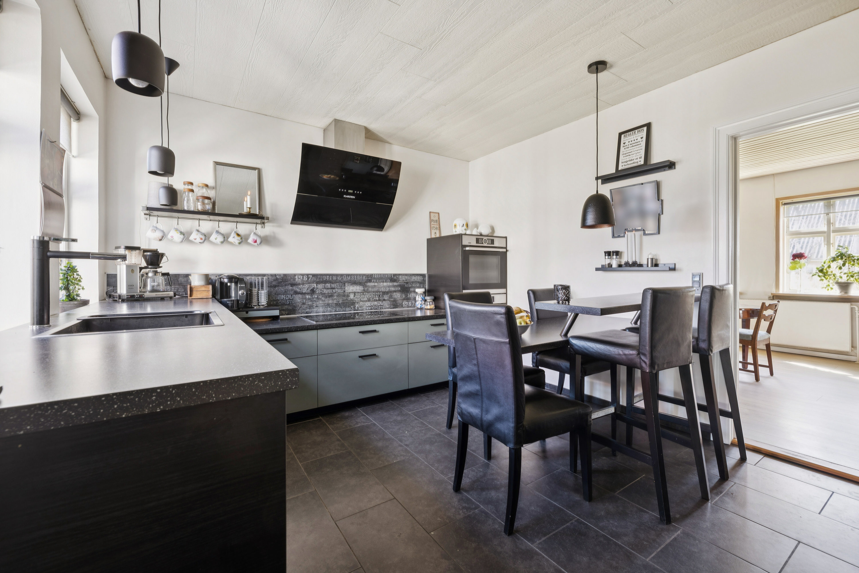 Fremhævet køkken billede i fuldskærmstilstand. Billede af Søndre Landevej 27, Henninge, 5900 Rudkøbing