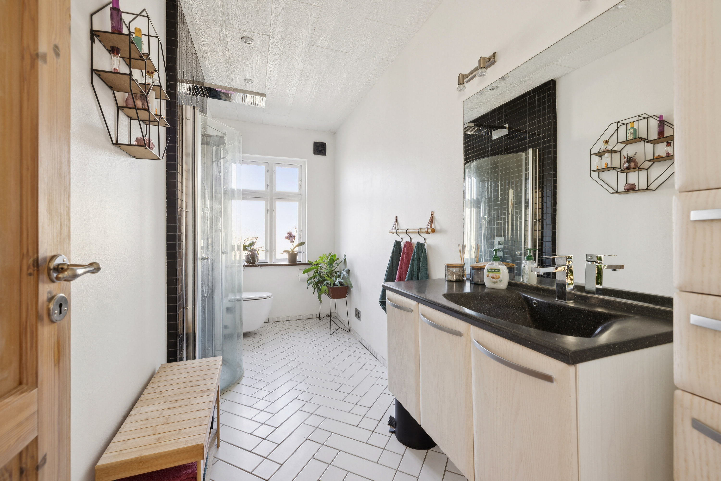 Fremhævet badeværelse billede i fuldskærmstilstand. Billede af Søndre Landevej 27, Henninge, 5900 Rudkøbing