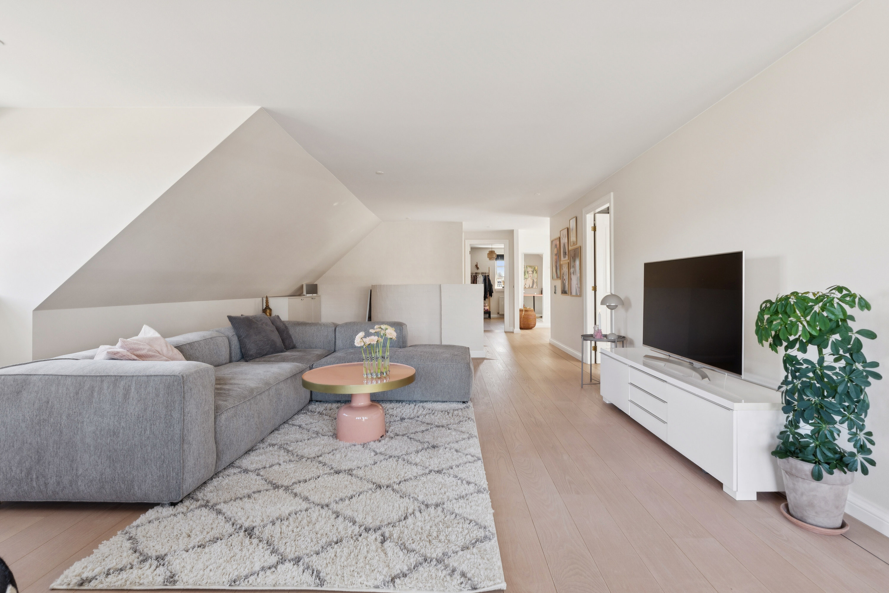 Fremhævet stue billede i fuldskærmstilstand. Billede af Stadionvænget 5, Nørre Søby, 5792 Årslev