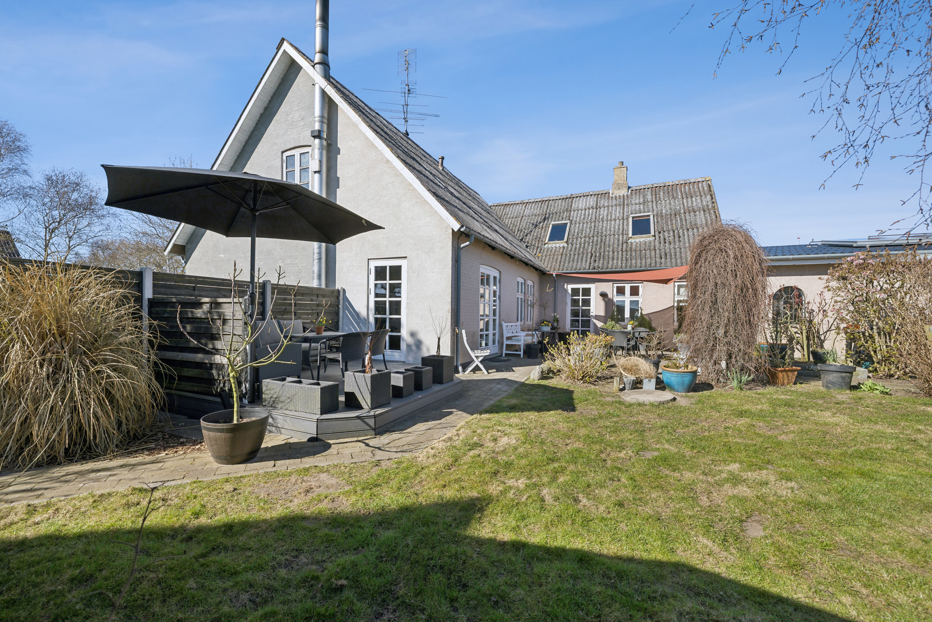 Fremhævet set fra haven billede i fuldskærmstilstand. Billede af Søndre Landevej 27, Henninge, 5900 Rudkøbing