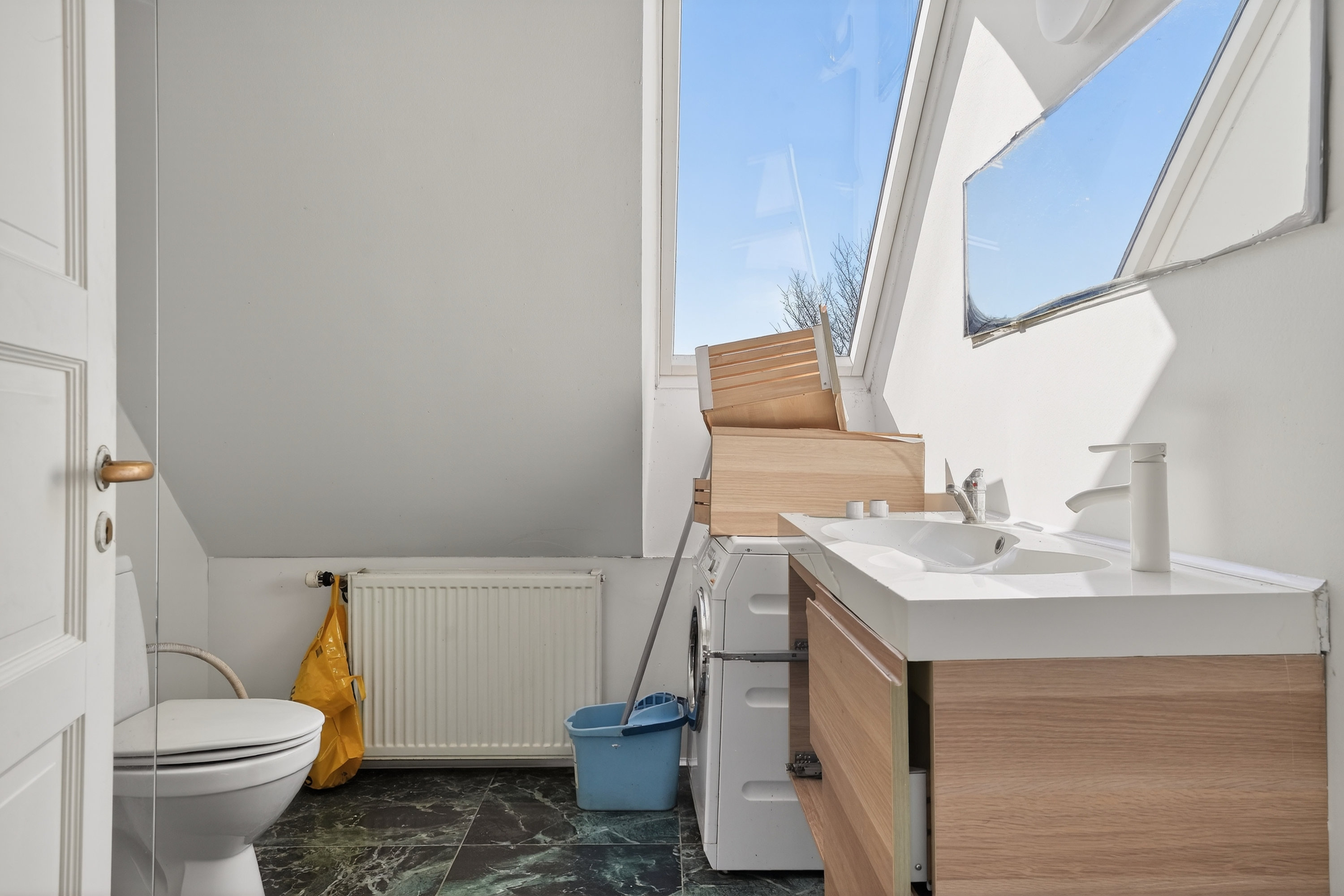 Fremhævet wc billede i fuldskærmstilstand. Billede af Landevejen 52, Tuse, 4300 Holbæk