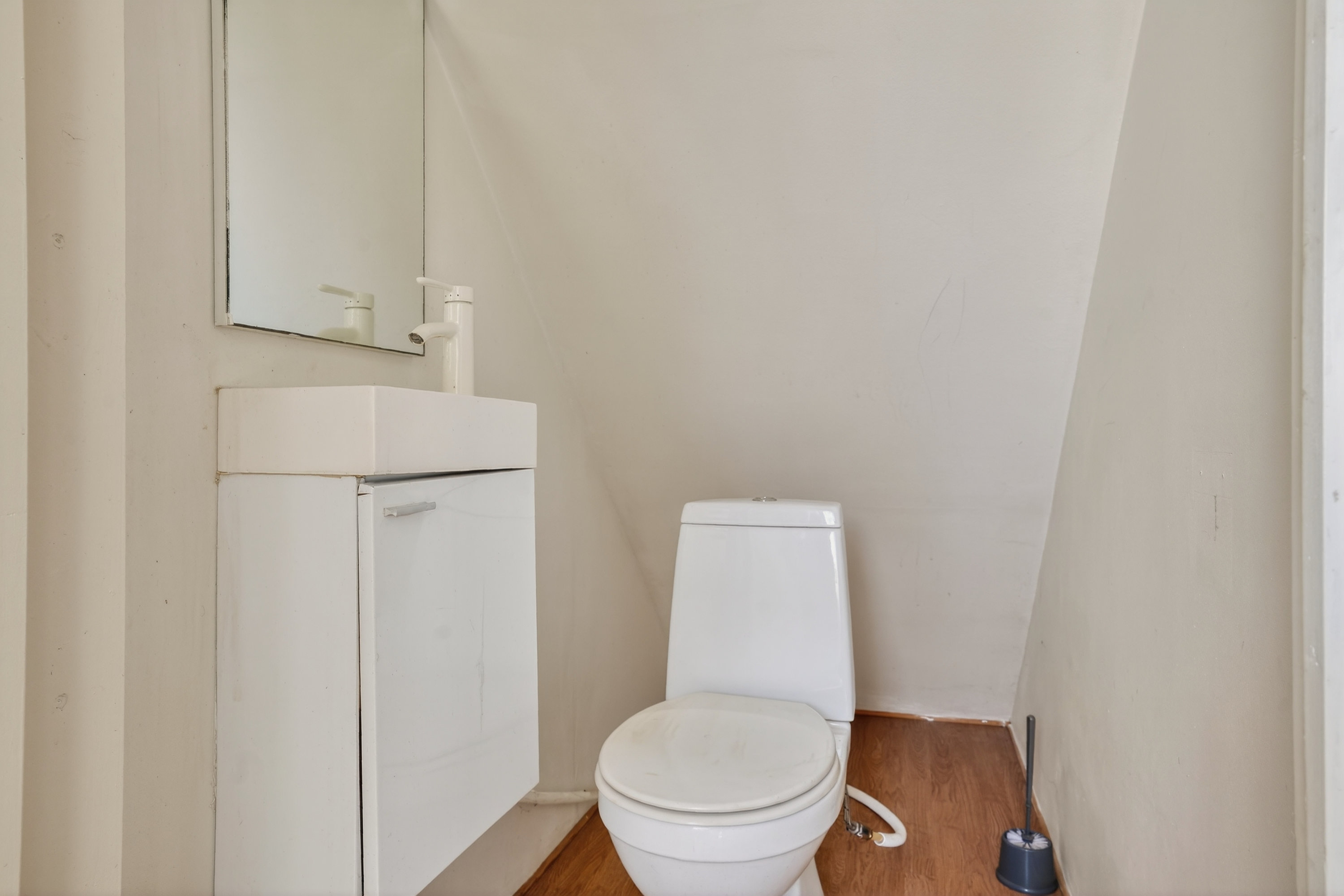 Fremhævet wc billede i fuldskærmstilstand. Billede af Landevejen 52, Tuse, 4300 Holbæk