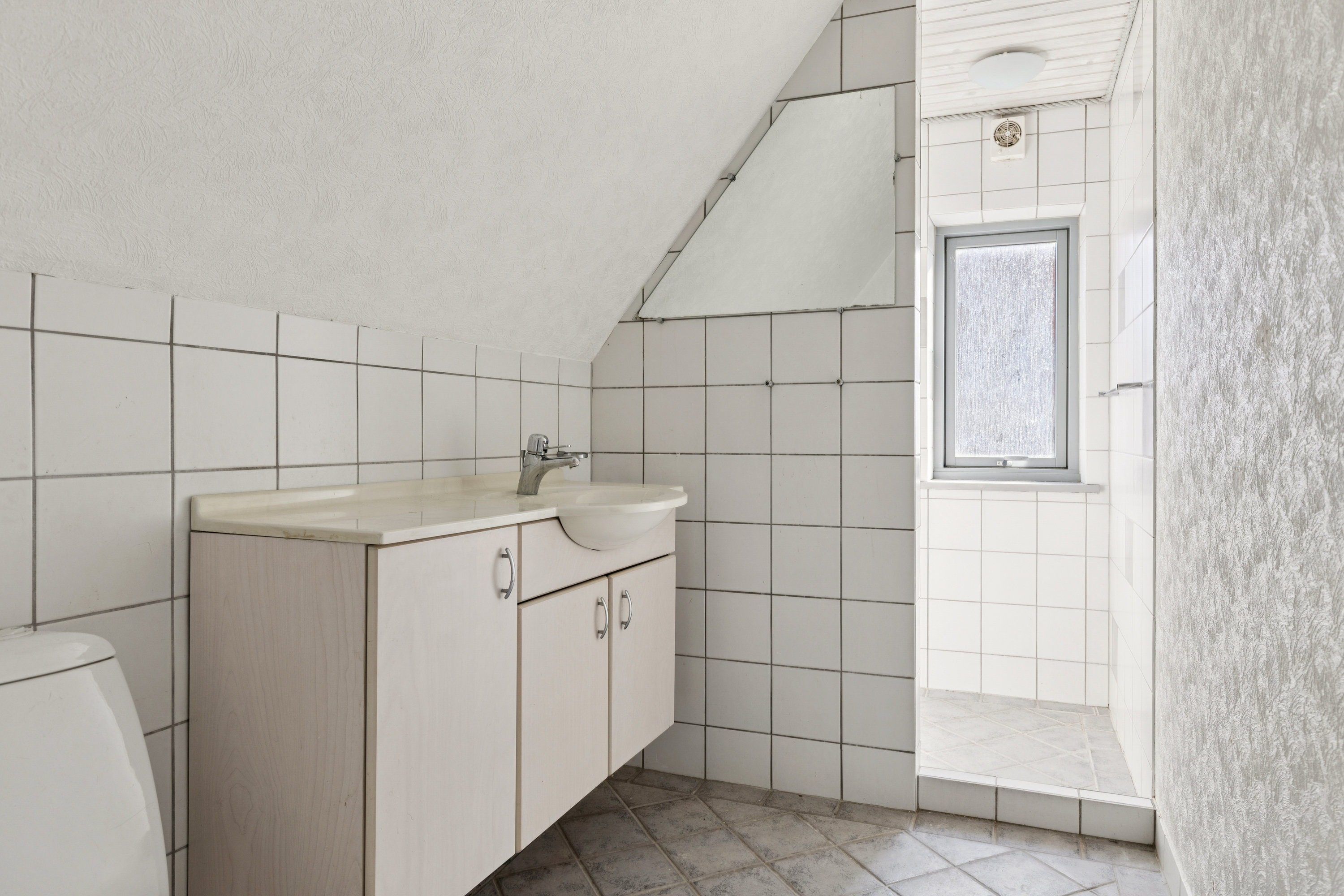 Fremhævet badeværelse billede i fuldskærmstilstand. Billede af Hovedgaden 3, 4520 Svinninge