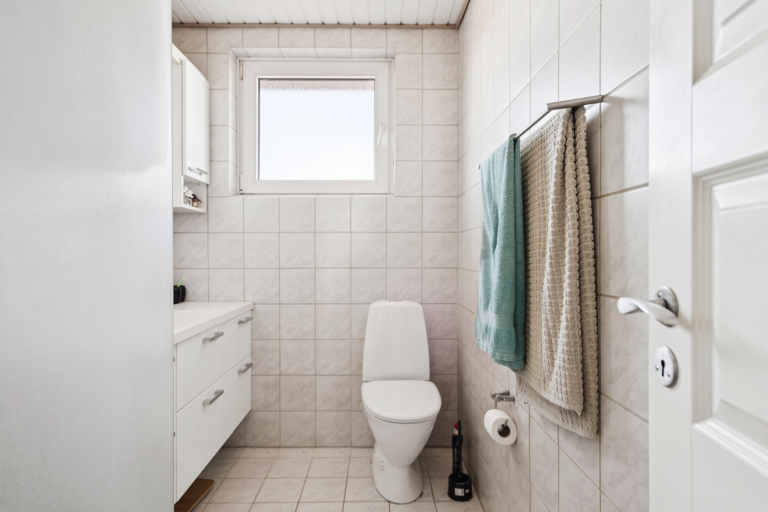 Fremhævet badeværelse billede i fuldskærmstilstand. Billede af Tingvej 1, Horne, 9850 Hirtshals