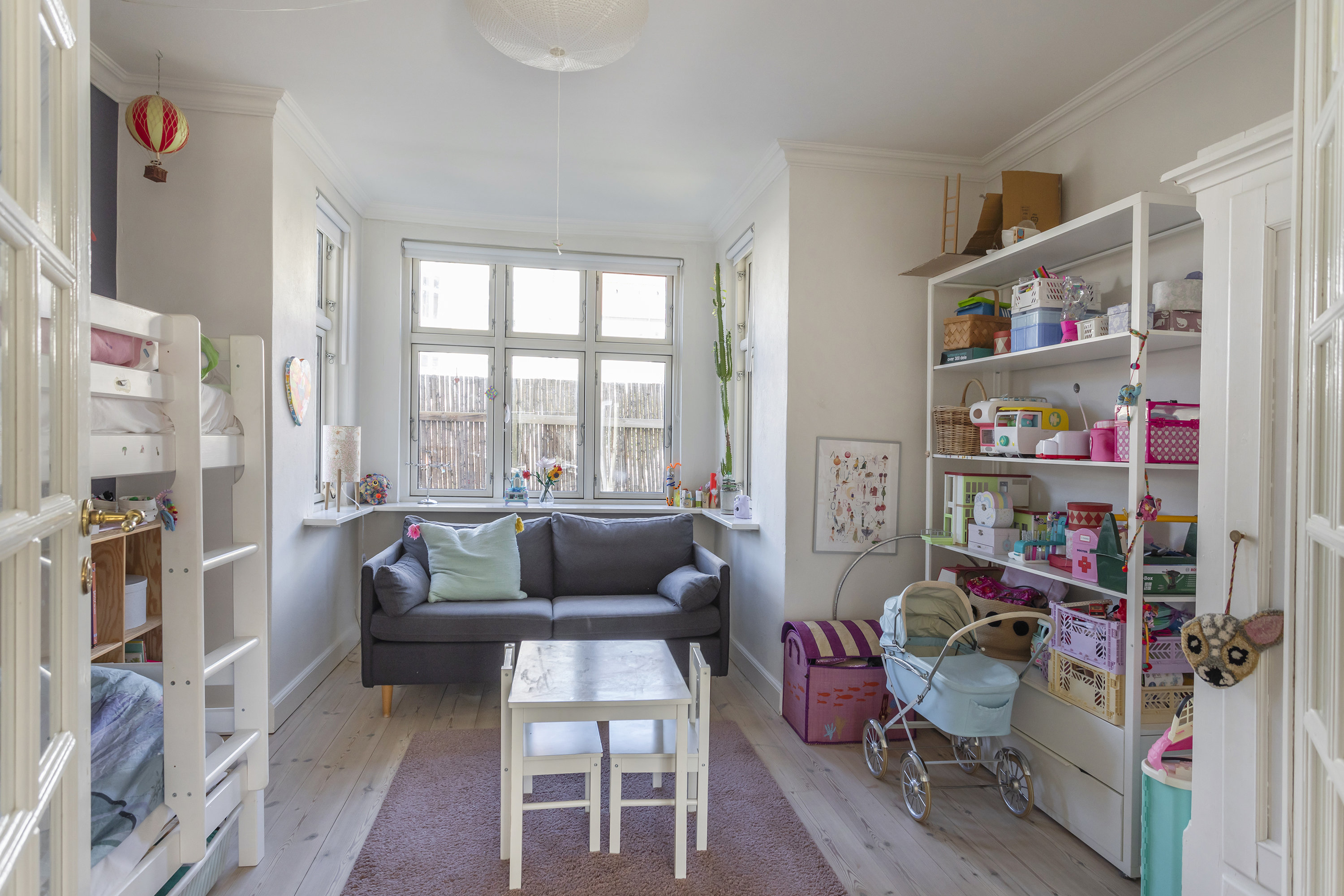 Fremhævet stue billede i fuldskærmstilstand. Billede af Thingvalla Allé 3, st.., 2300 København S