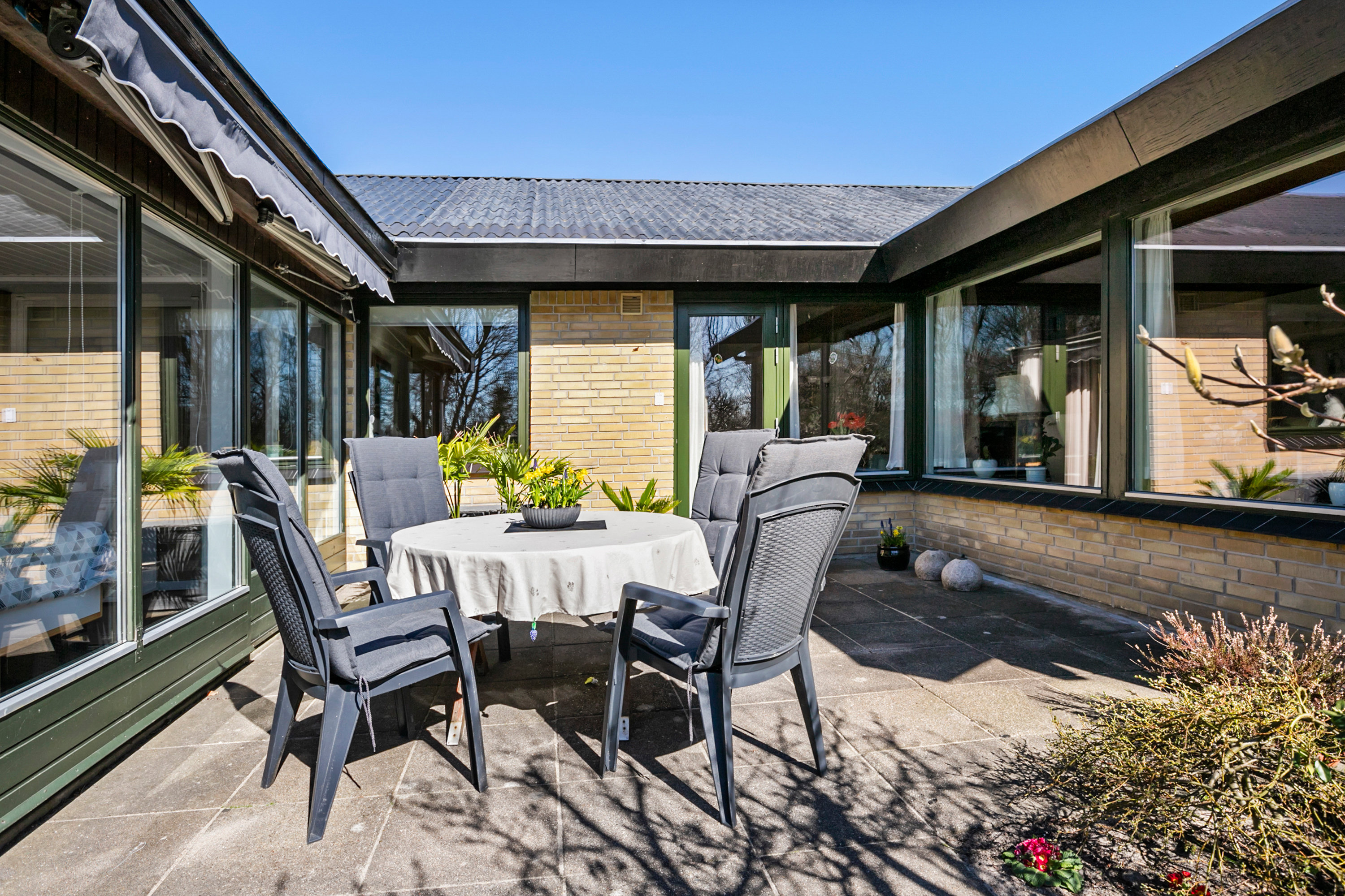 Fremhævet terrasse billede i fuldskærmstilstand. Billede af Pontoppidansgade 12, 9700 Brønderslev