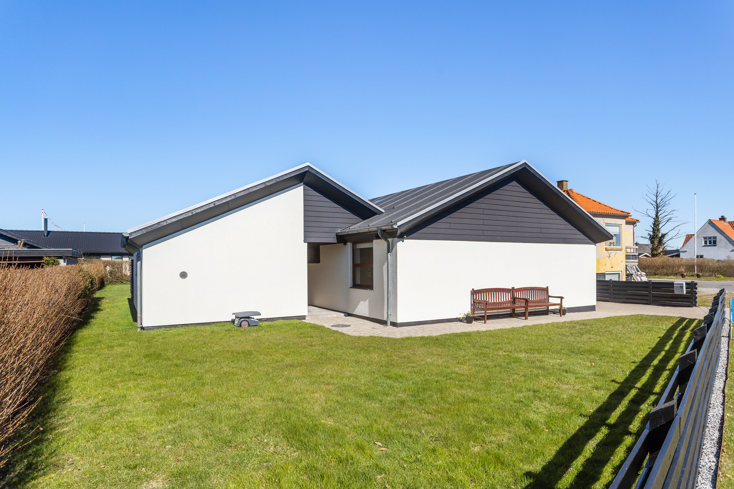 Fremhævet facade billede i fuldskærmstilstand. Billede af Lisborgvej 17, 9900 Frederikshavn