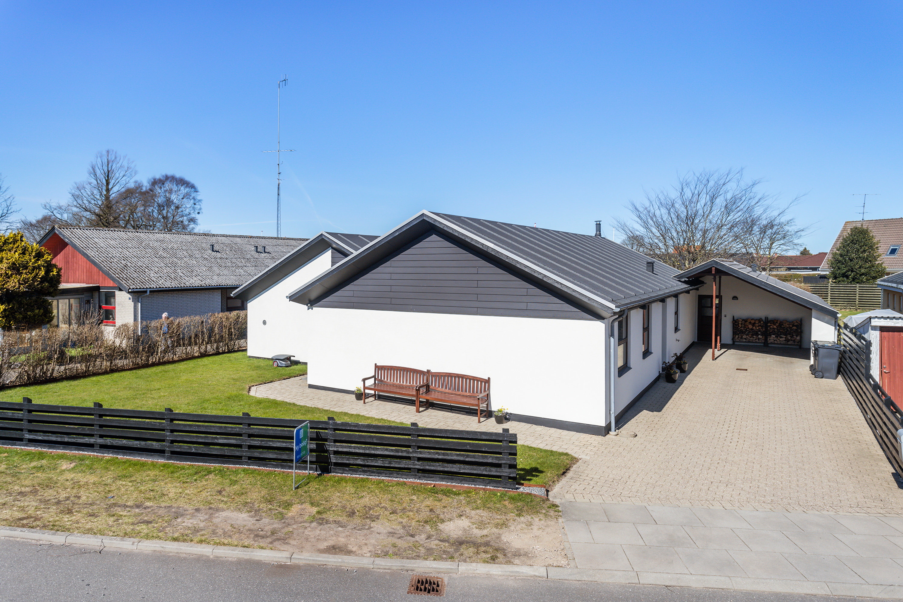 Fremhævet facade billede i fuldskærmstilstand. Billede af Lisborgvej 17, 9900 Frederikshavn