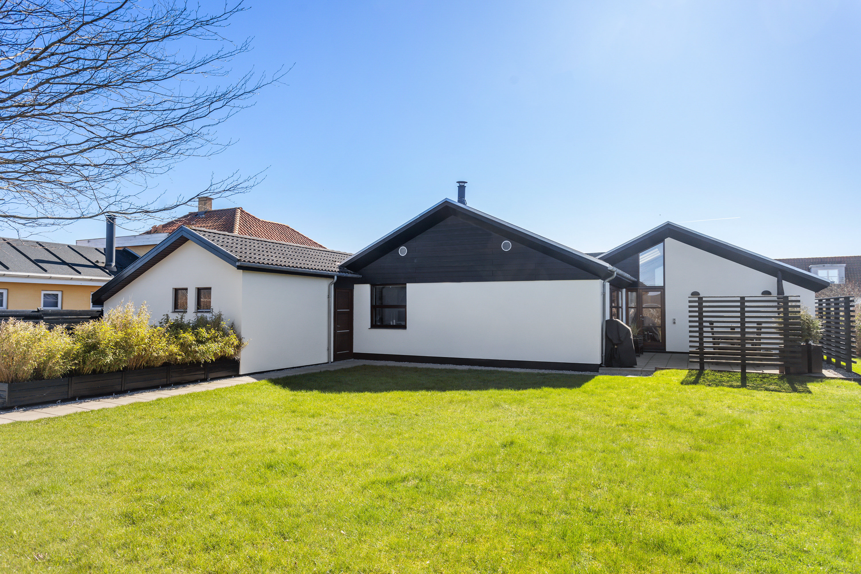 Fremhævet facade billede i fuldskærmstilstand. Billede af Lisborgvej 17, 9900 Frederikshavn