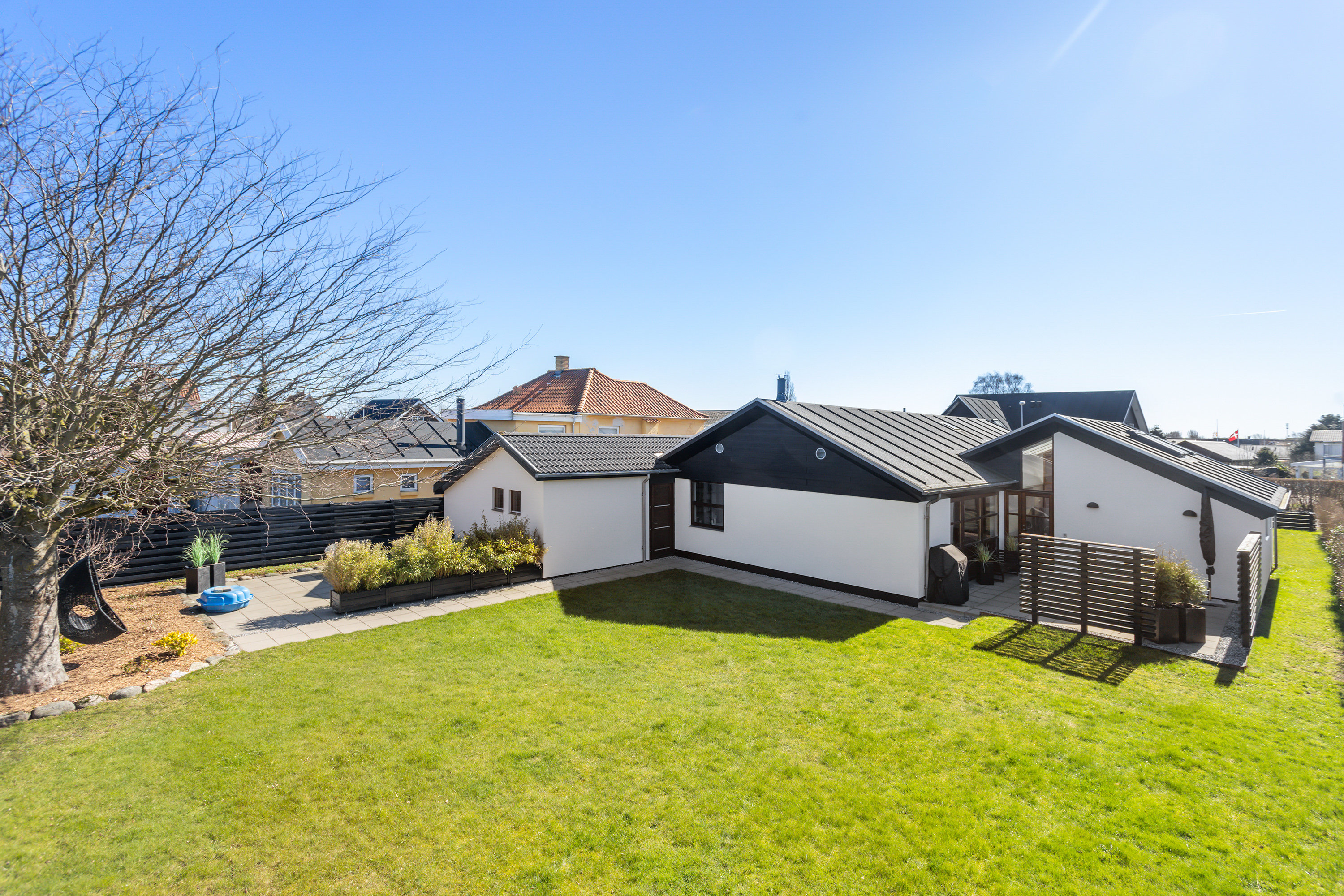 Fremhævet facade billede i fuldskærmstilstand. Billede af Lisborgvej 17, 9900 Frederikshavn