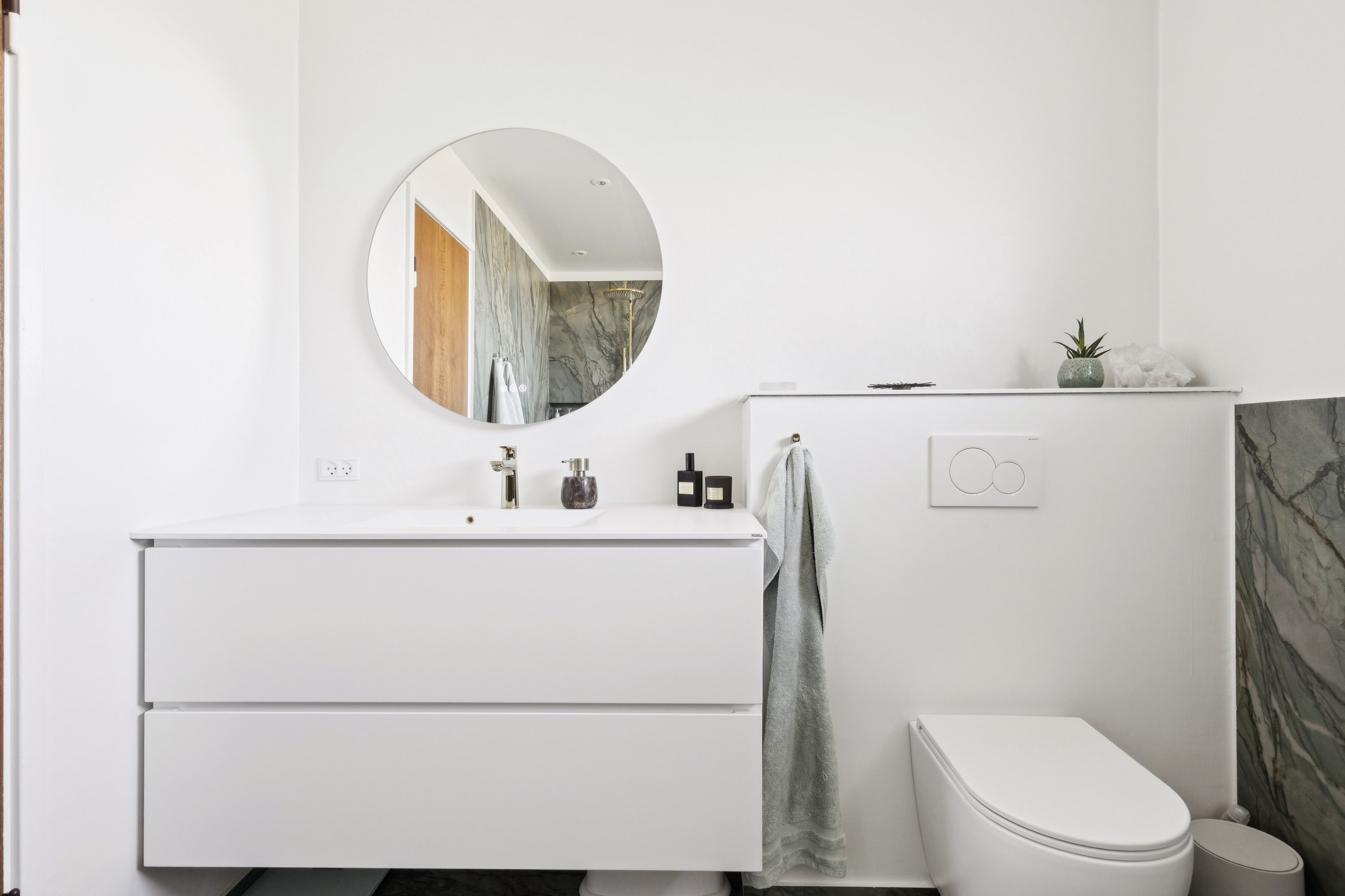 Fremhævet badeværelse billede i fuldskærmstilstand. Billede af Horseager 12, 2670 Greve