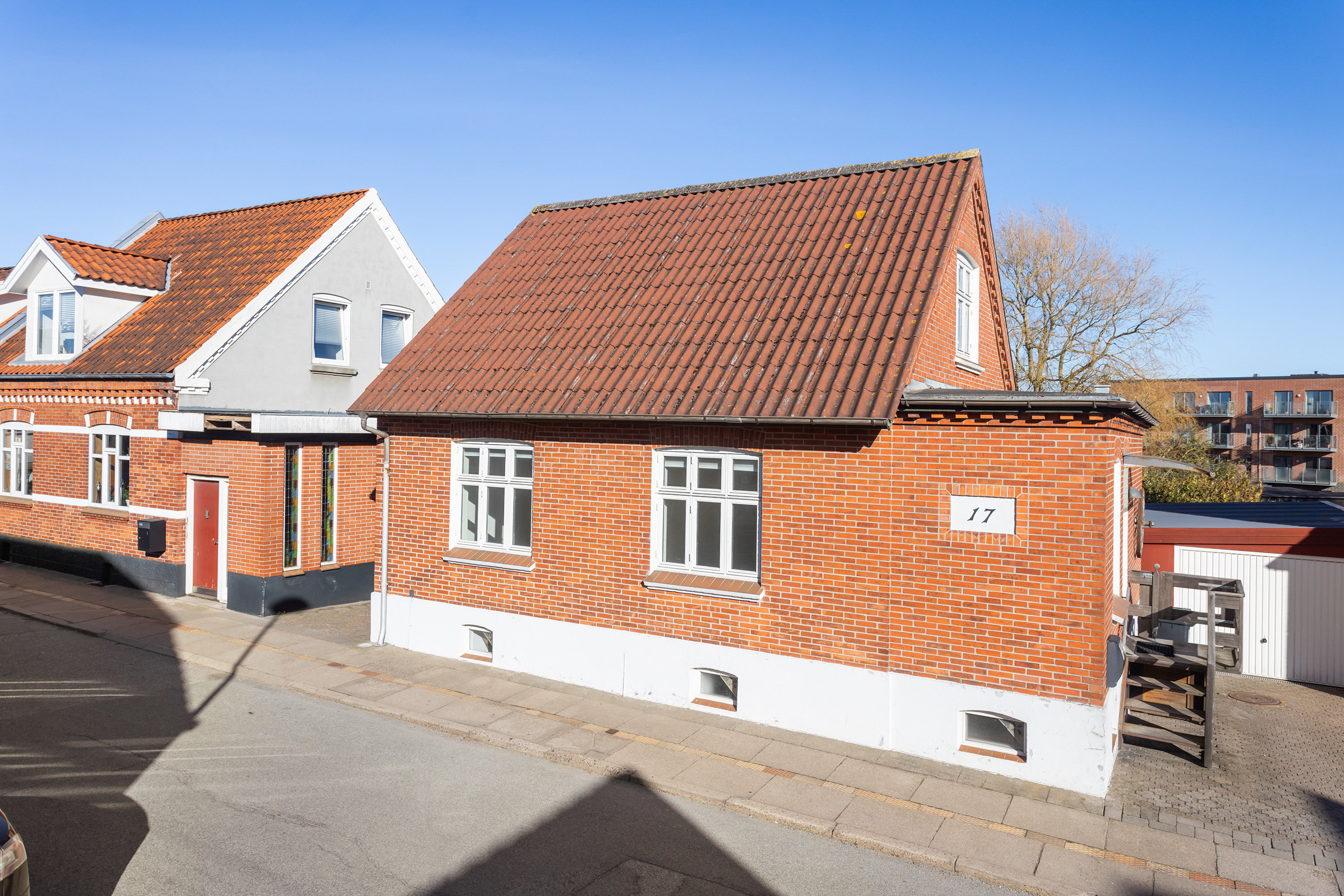 Fremhævet facade billede i fuldskærmstilstand. Billede af Emilievej 17, 9900 Frederikshavn