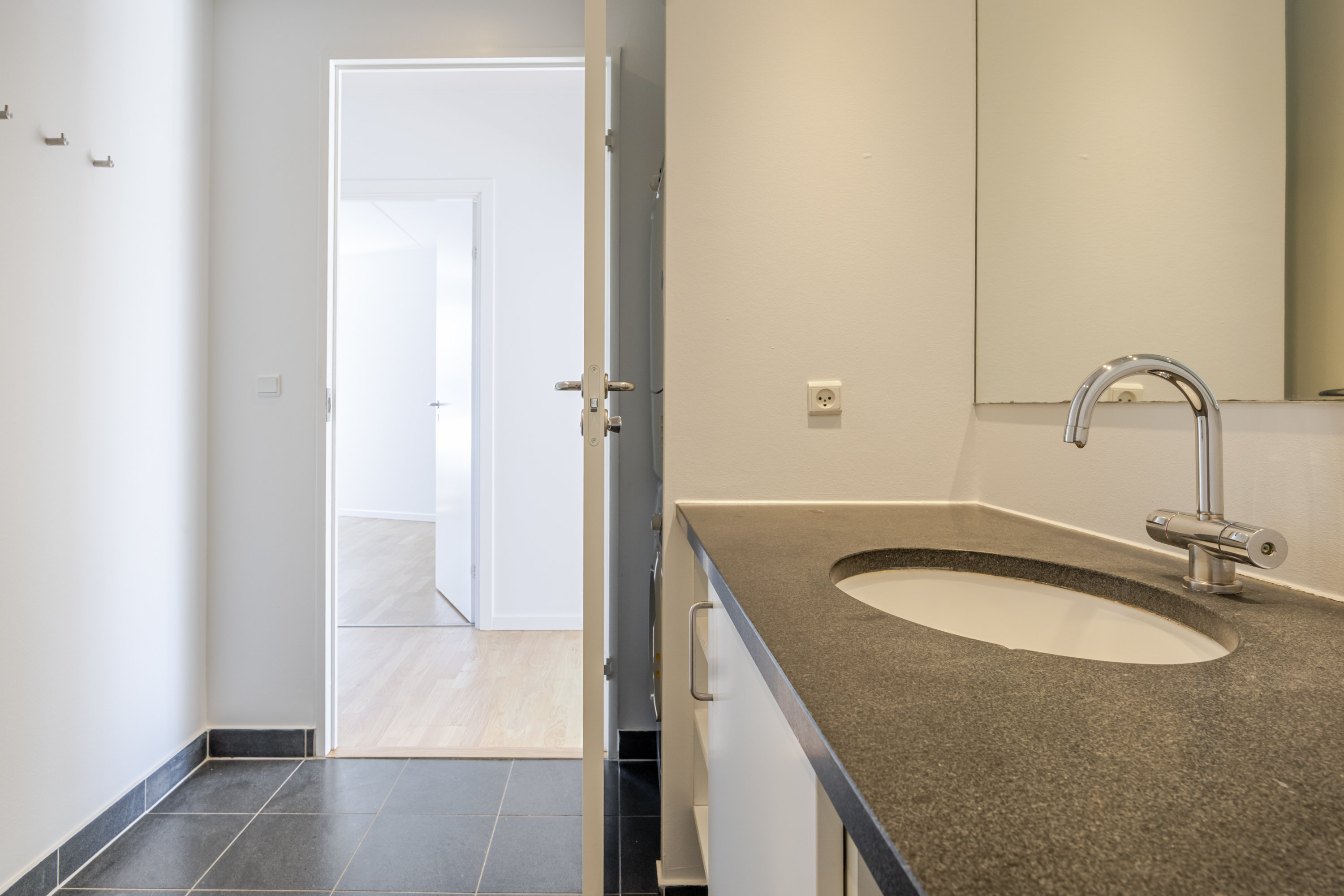 Fremhævet andet billede i fuldskærmstilstand. Billede af Gråspurvevej 71, 2. 5., 2400 København NV