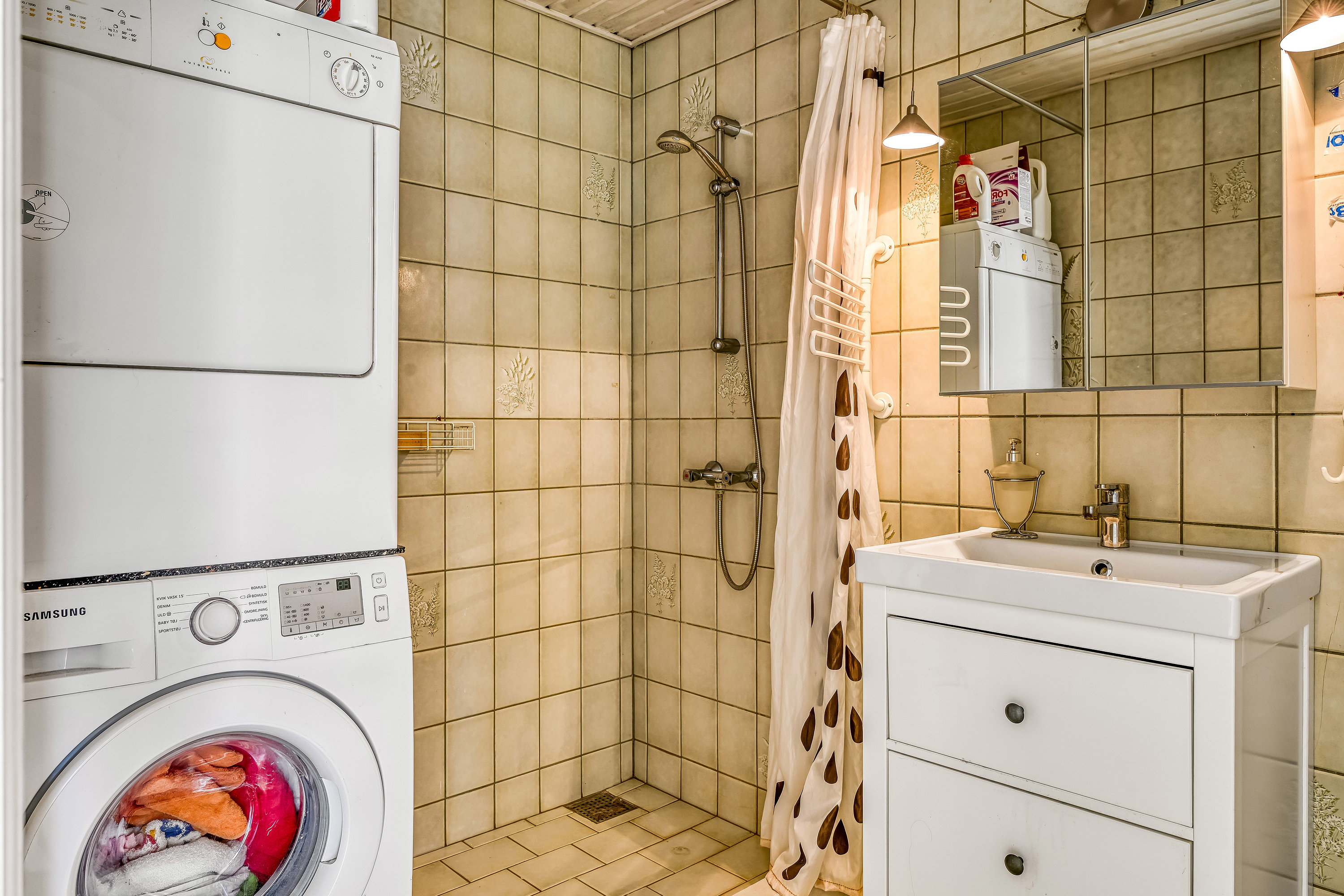 Fremhævet badeværelse billede i fuldskærmstilstand. Billede af Grønlandsparken 128H, 6715 Esbjerg N