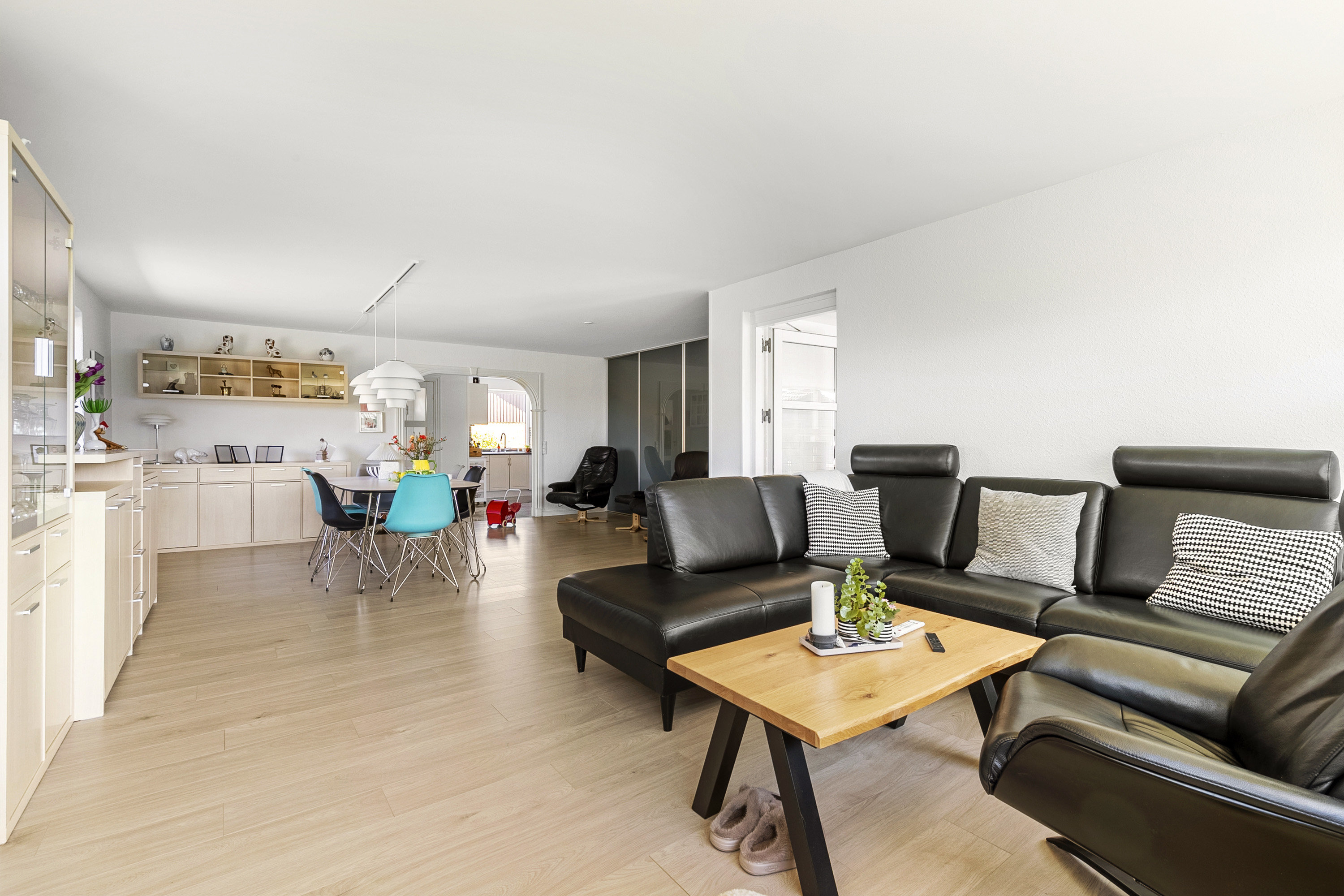 Fremhævet stue billede i fuldskærmstilstand. Billede af Egevænget 3, 8362 Hørning