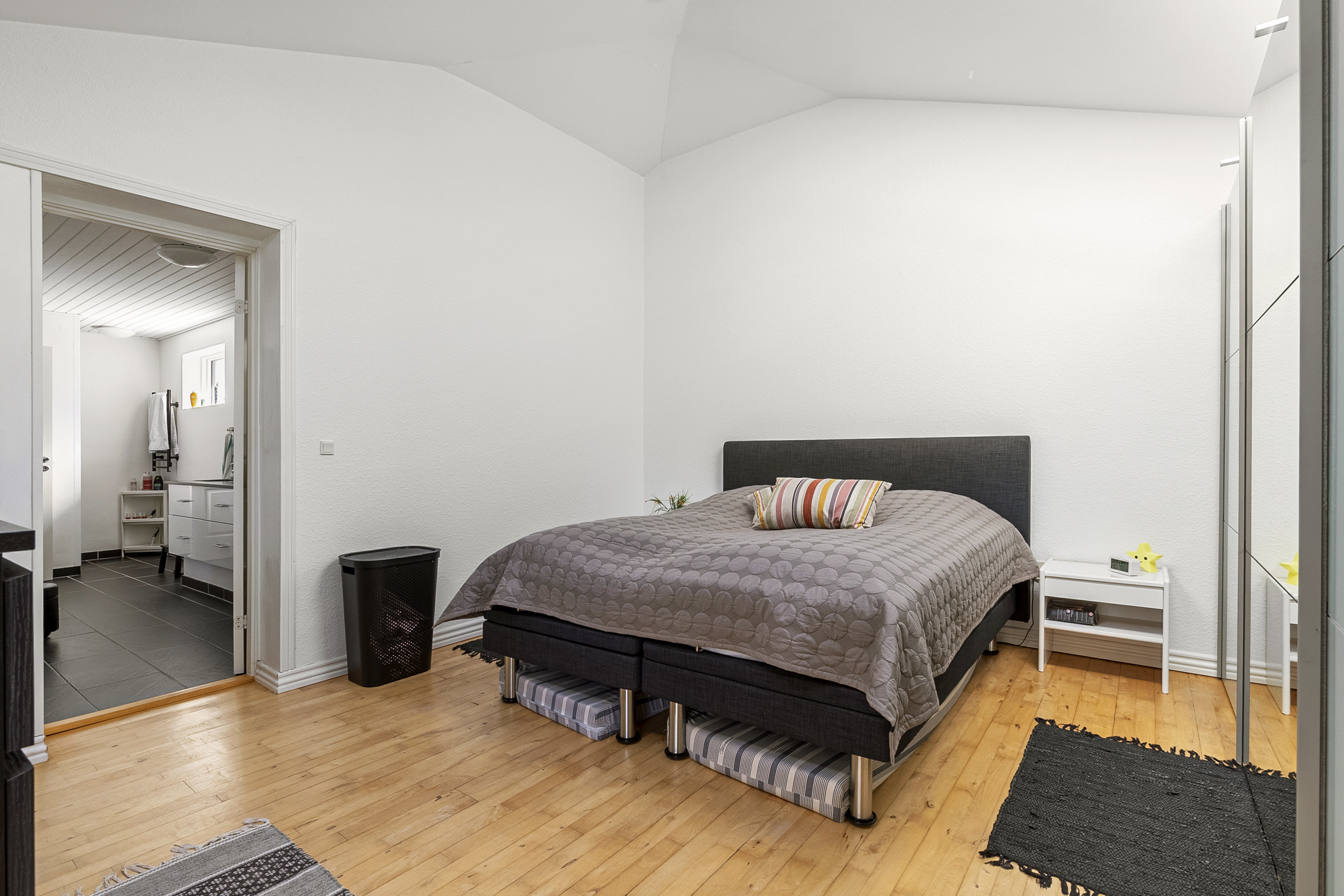 Fremhævet soveværelse billede i fuldskærmstilstand. Billede af Egevænget 3, 8362 Hørning