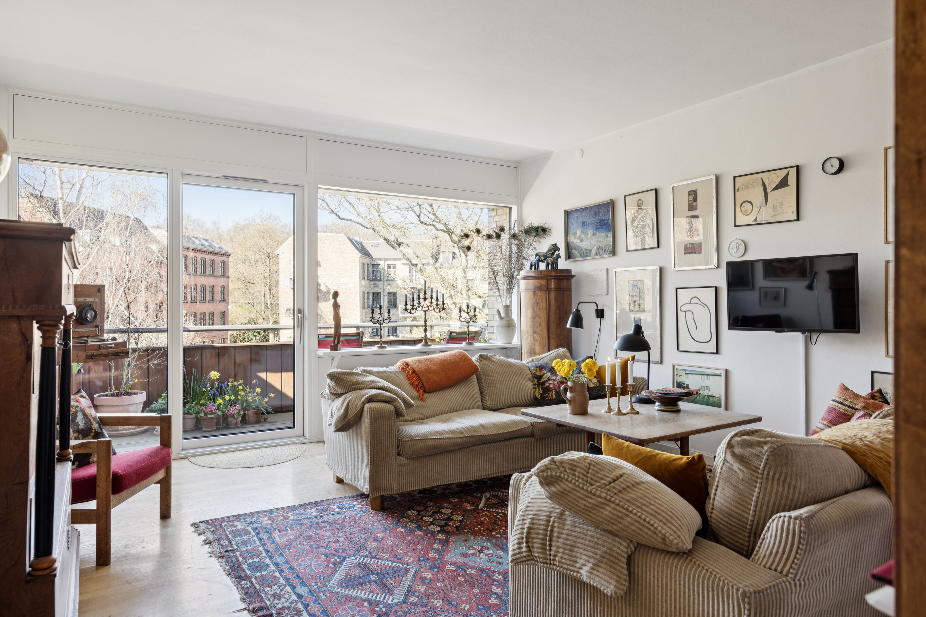 Fremhævet stue billede i fuldskærmstilstand. Billede af Bakkegårds Alle 20, 4. th., 1804 Frederiksberg C