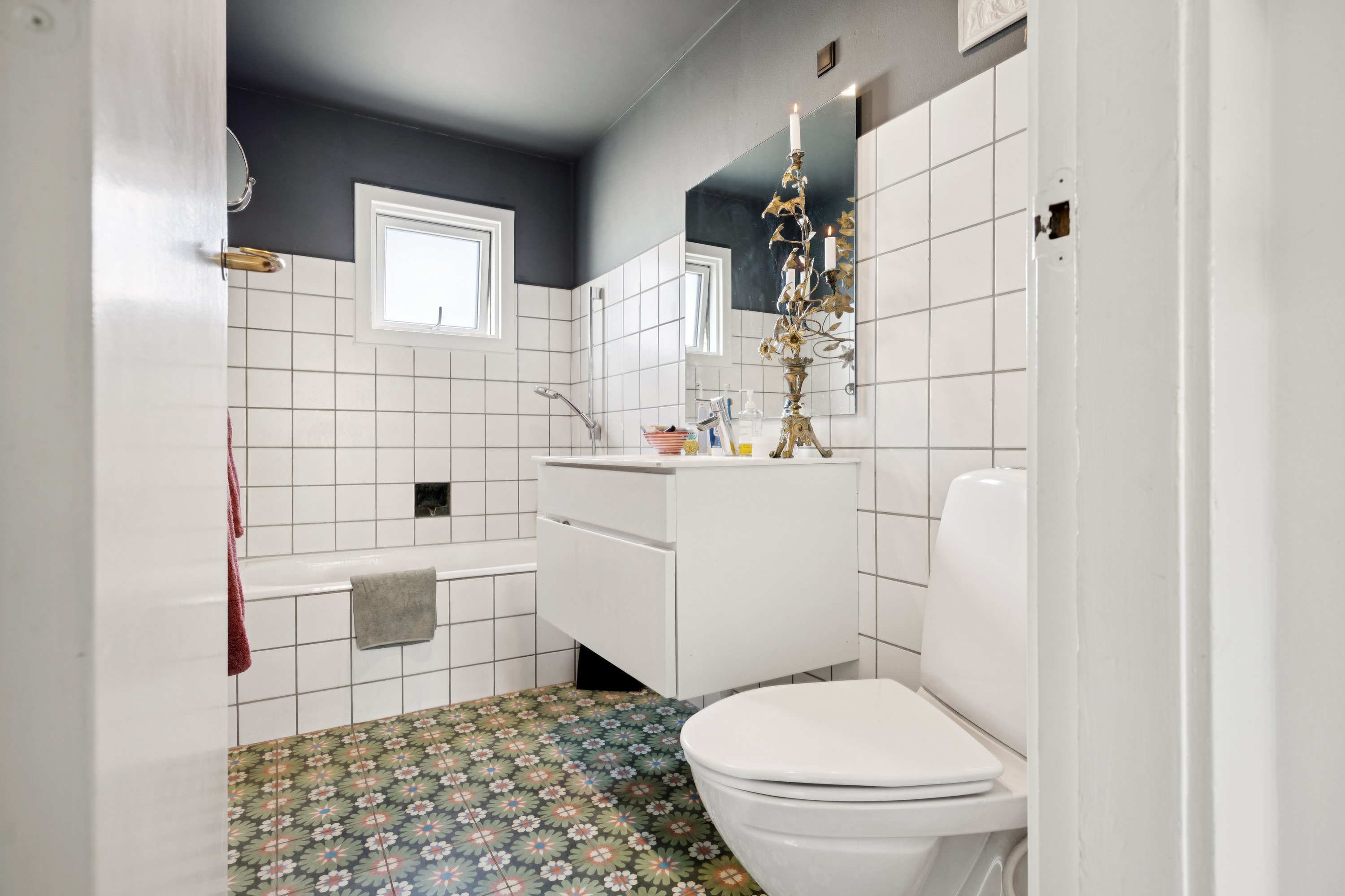 Fremhævet badeværelse billede i fuldskærmstilstand. Billede af Bakkegårds Alle 20, 4. th., 1804 Frederiksberg C