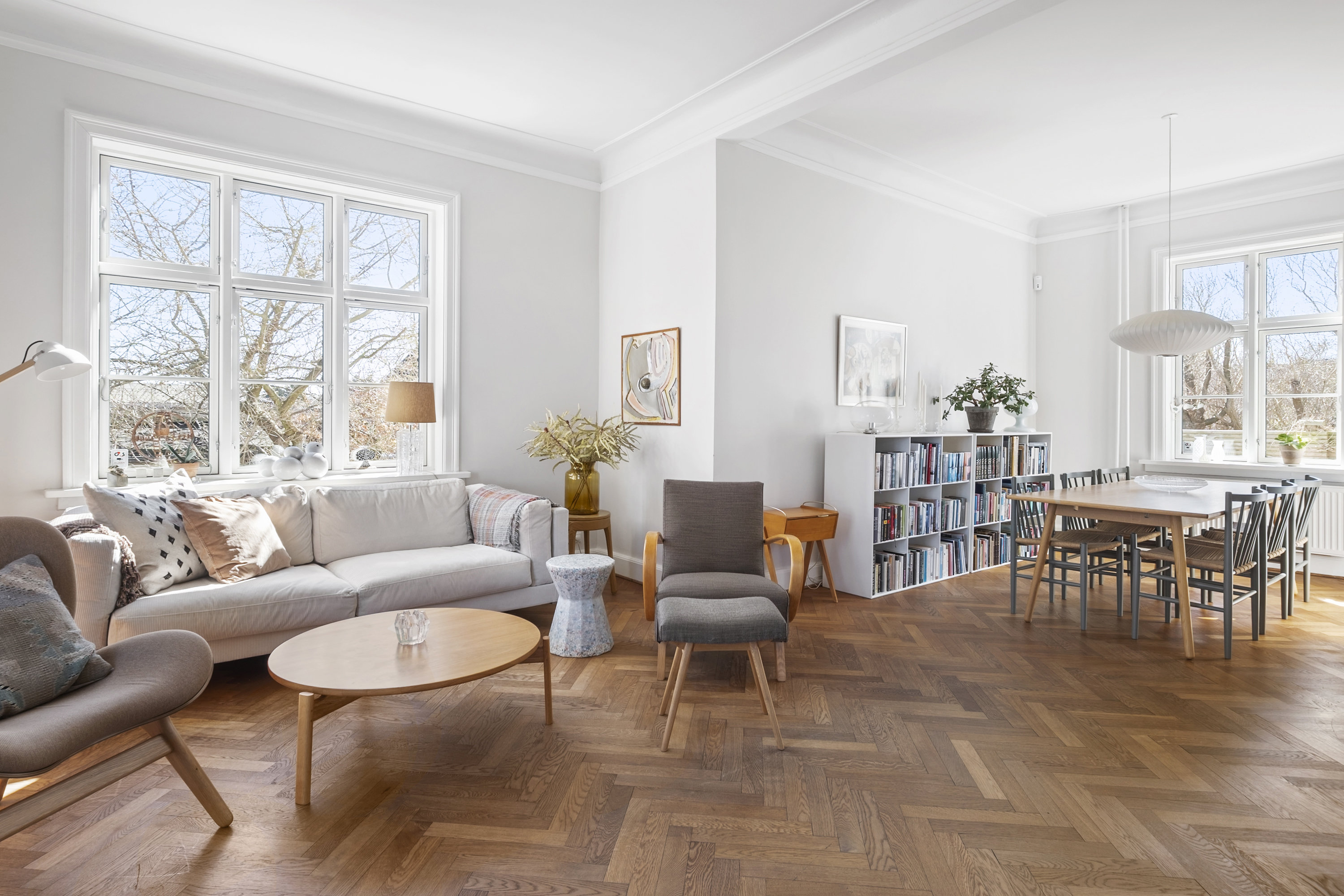 Fremhævet stue billede i fuldskærmstilstand. Billede af Møllevænget 11, 3000 Helsingør