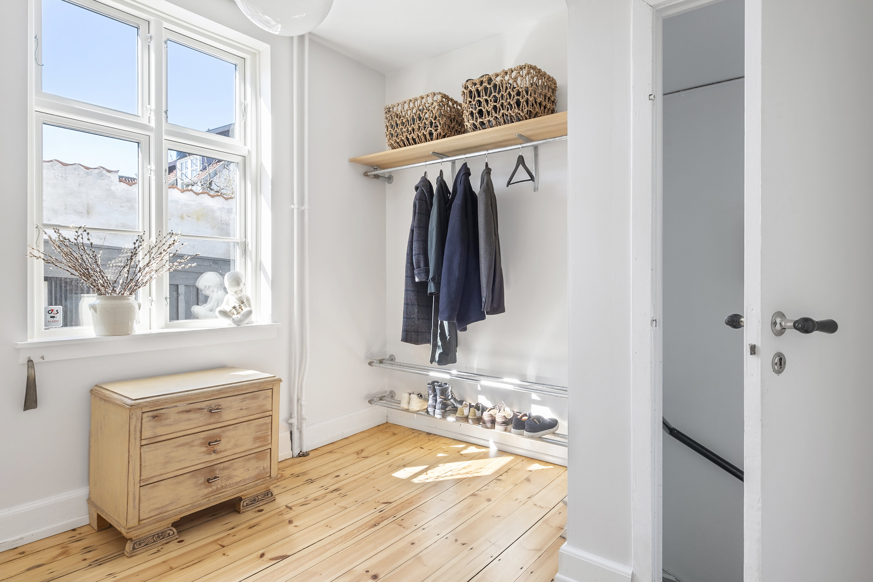 Fremhævet hall billede i fuldskærmstilstand. Billede af Møllevænget 11, 3000 Helsingør