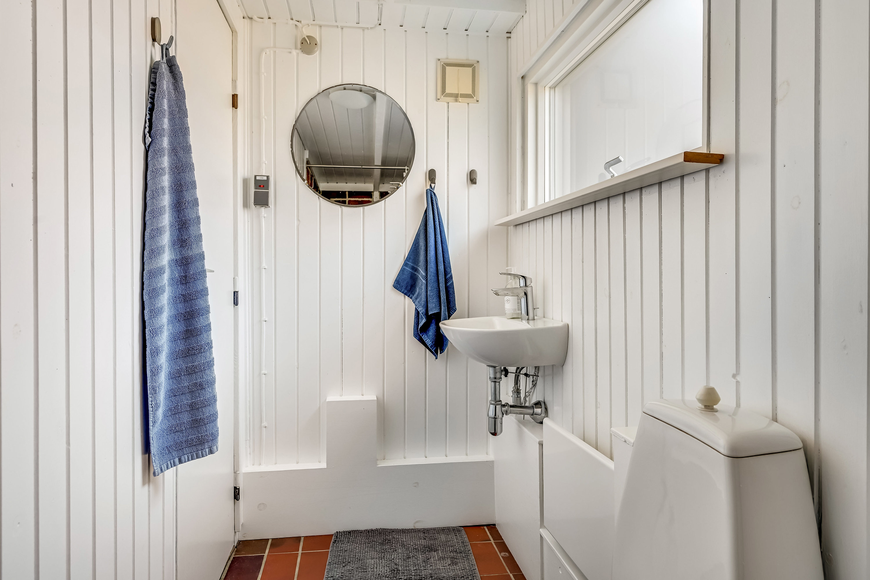 Fremhævet badeværelse billede i fuldskærmstilstand. Billede af Mågevej 14, 6853 Vejers Strand