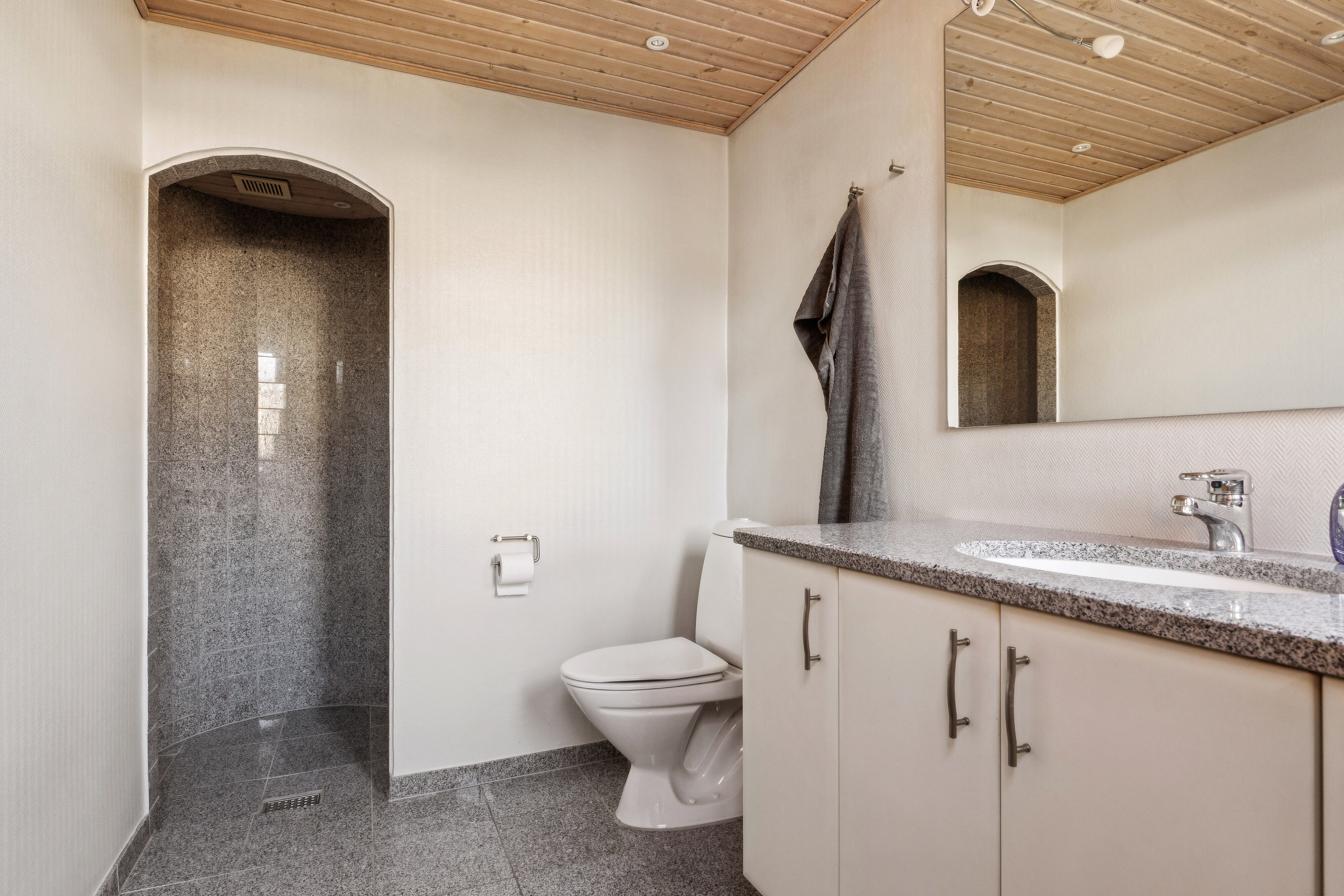 Fremhævet badeværelse billede i fuldskærmstilstand. Billede af Lerchenborgvej 95, 4400 Kalundborg