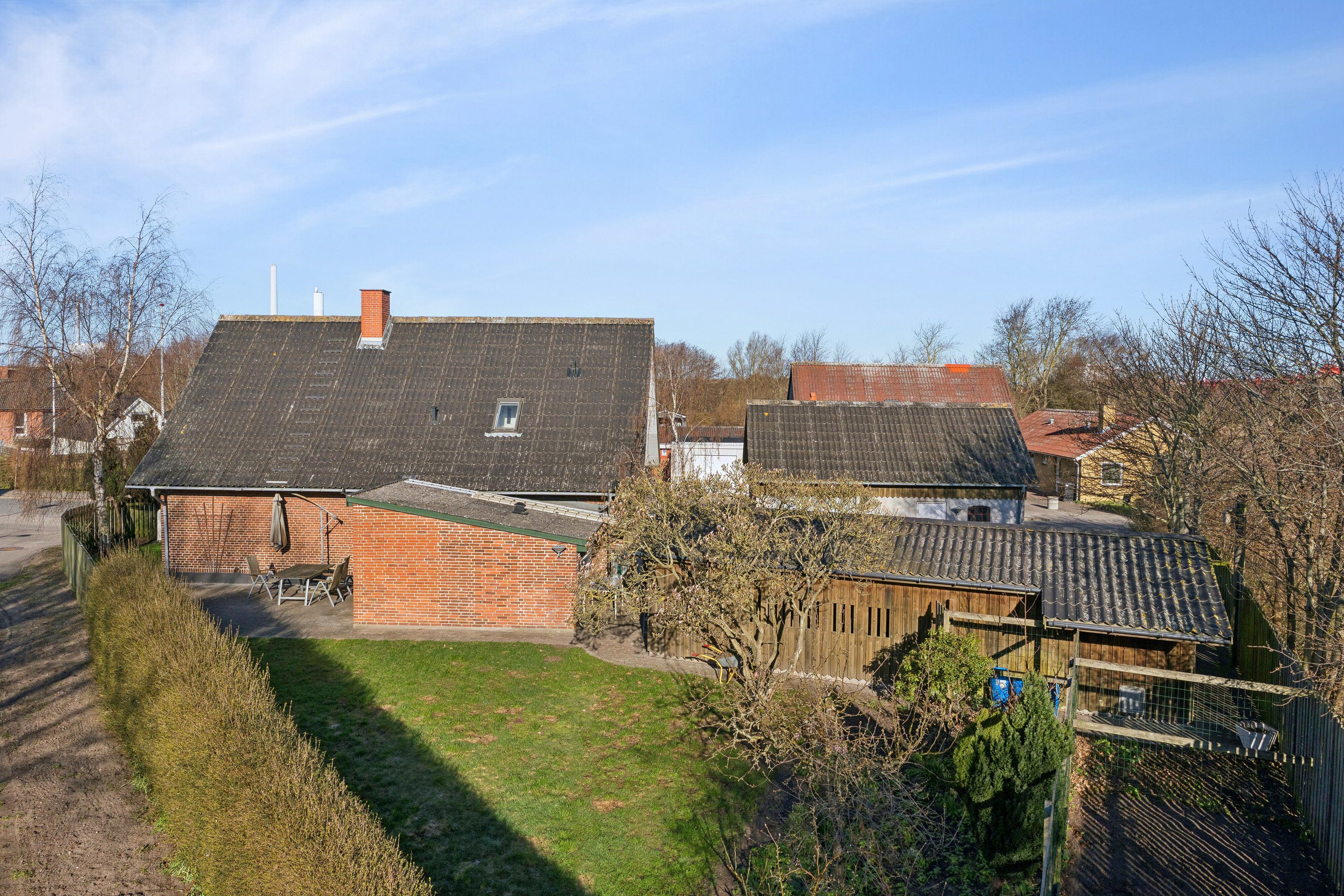 Fremhævet set fra haven billede i fuldskærmstilstand. Billede af Lerchenborgvej 95, 4400 Kalundborg