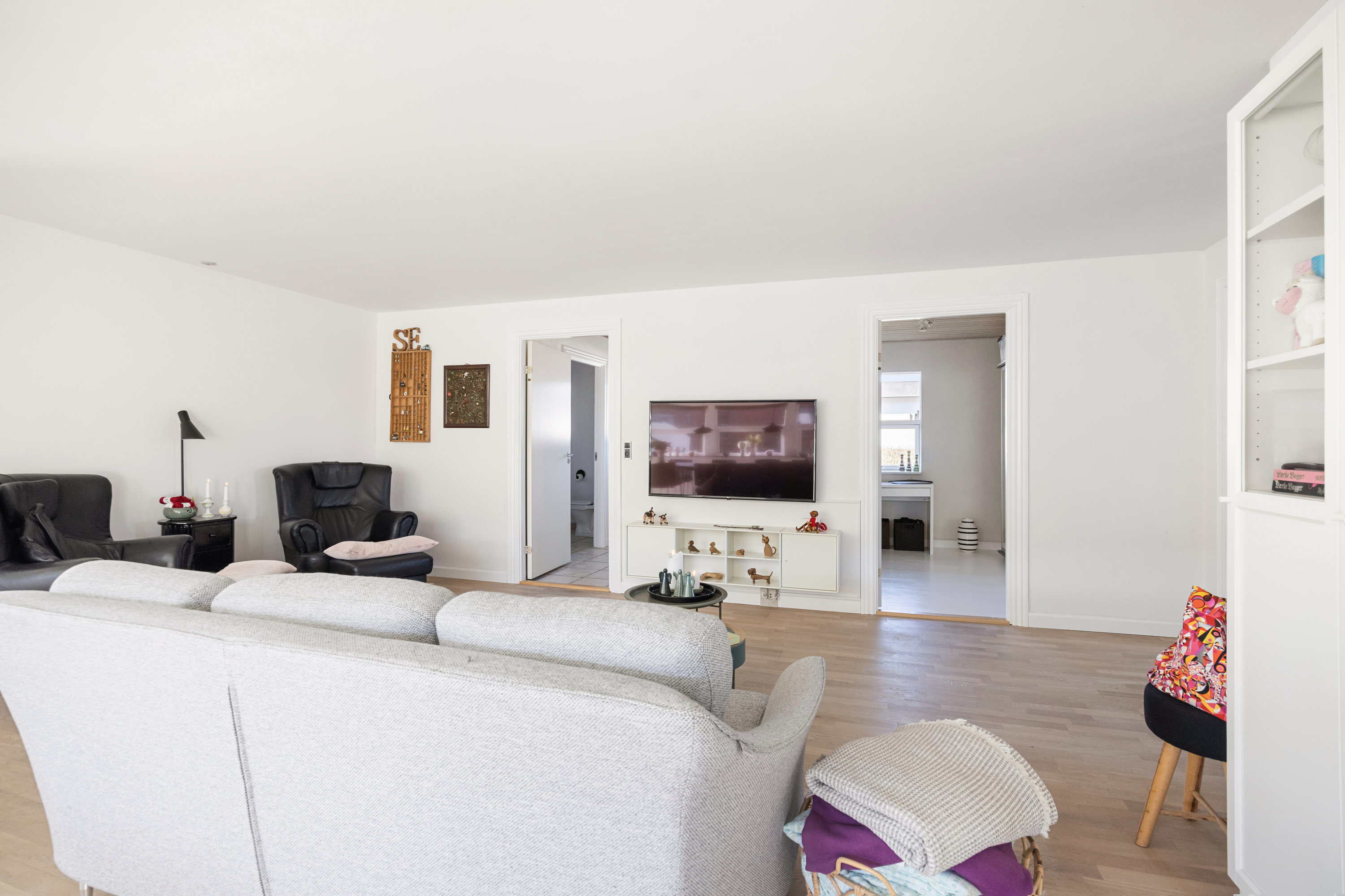 Fremhævet stue billede i fuldskærmstilstand. Billede af Vinkelvej 9, 9370 Hals