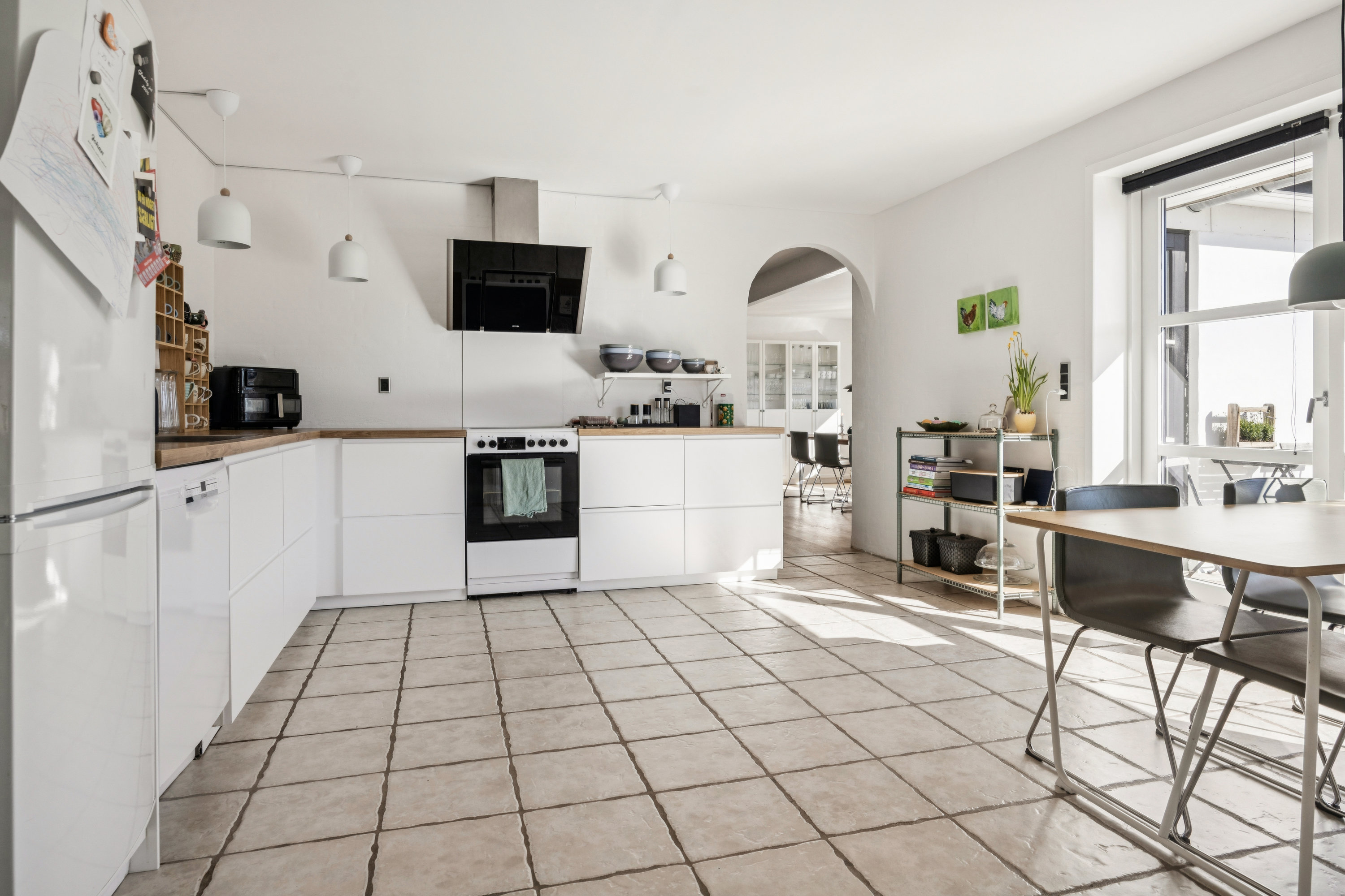 Fremhævet køkken billede i fuldskærmstilstand. Billede af Vinkelvej 9, 9370 Hals