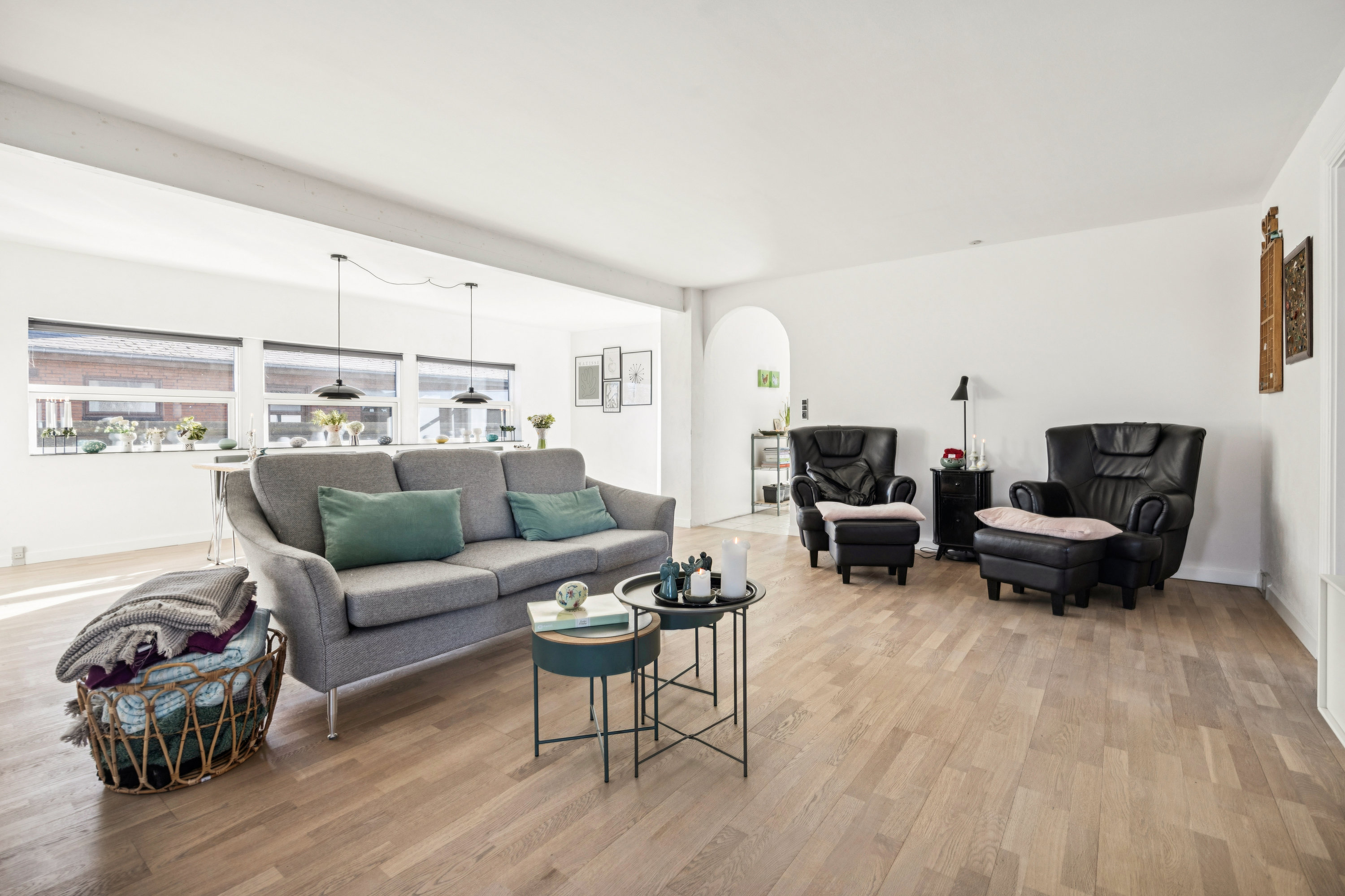 Fremhævet stue billede i fuldskærmstilstand. Billede af Vinkelvej 9, 9370 Hals