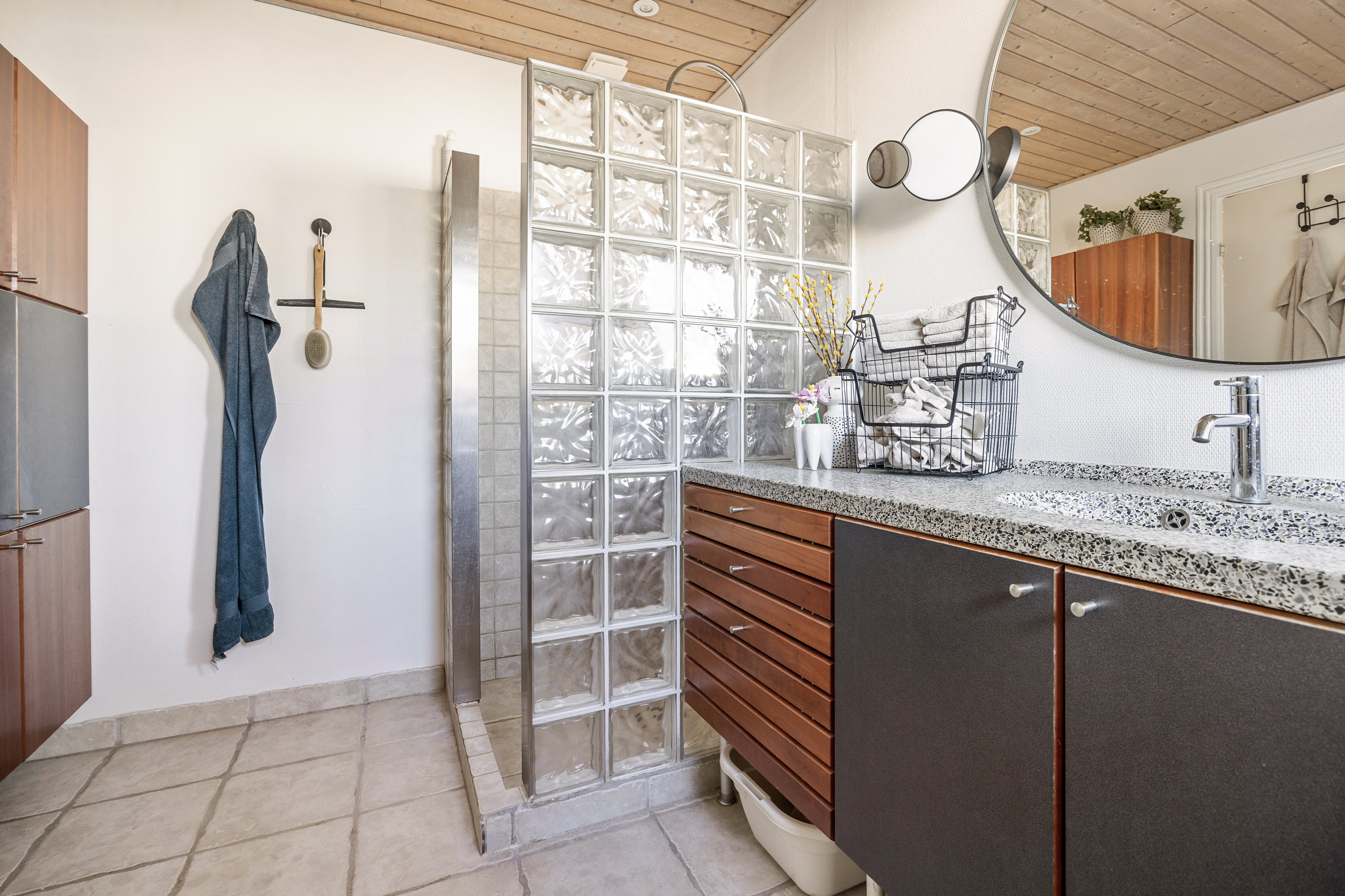 Fremhævet badeværelse billede i fuldskærmstilstand. Billede af Vinkelvej 9, 9370 Hals