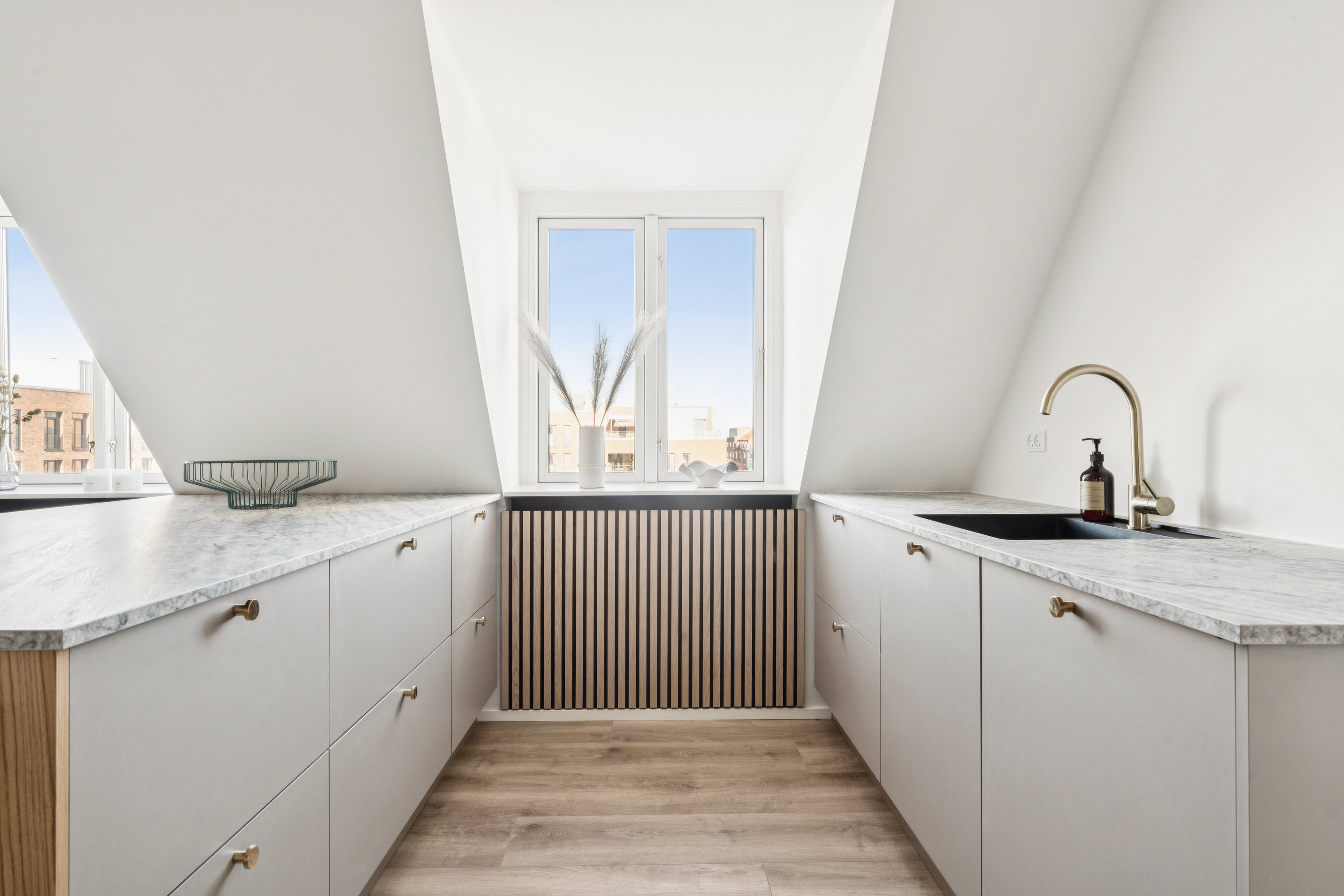 Fremhævet værelse billede i fuldskærmstilstand. Billede af Budolfi Plads 1, 4. mf., 9000 Aalborg