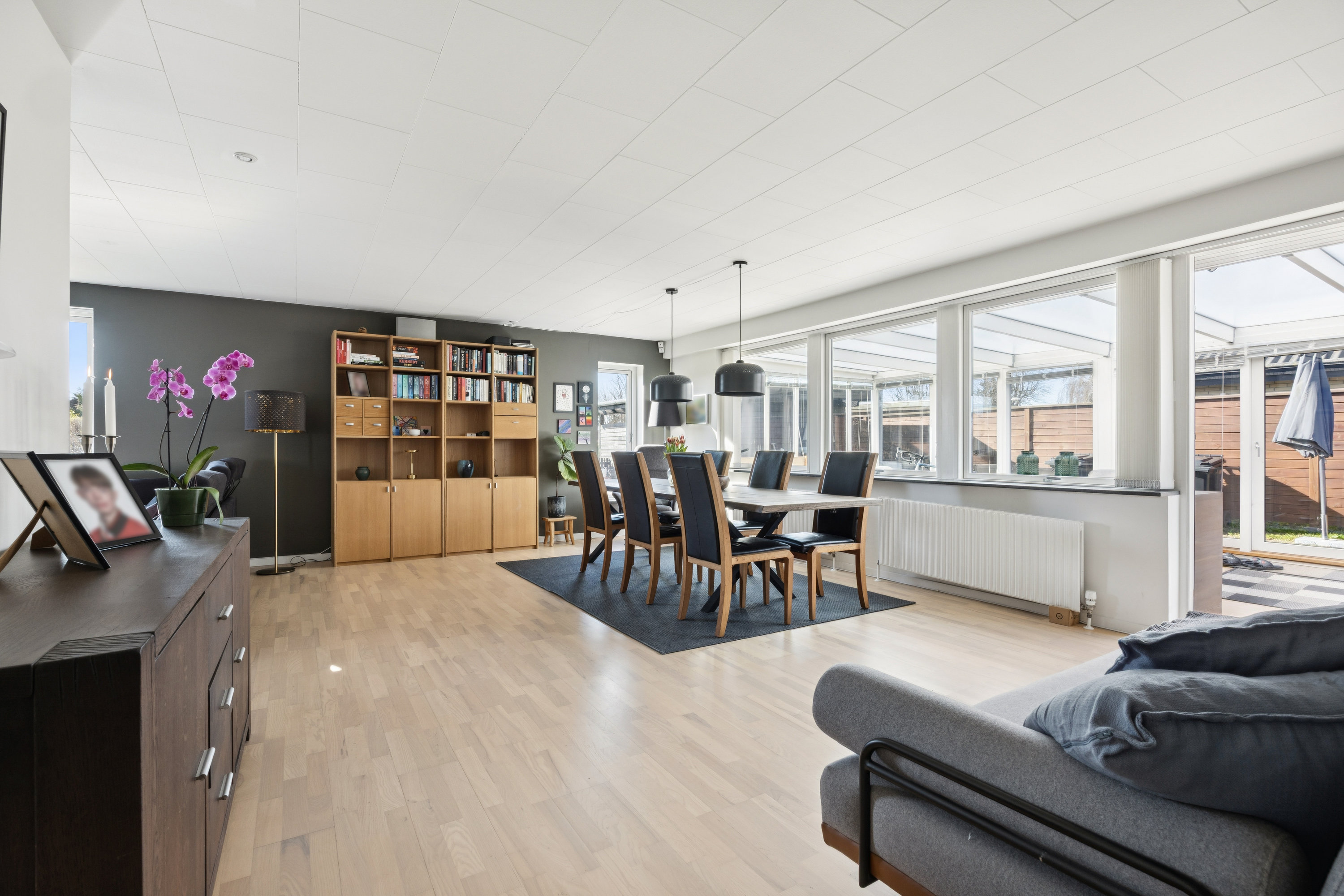 Fremhævet stue billede i fuldskærmstilstand. Billede af Højdevej 38, 2670 Greve