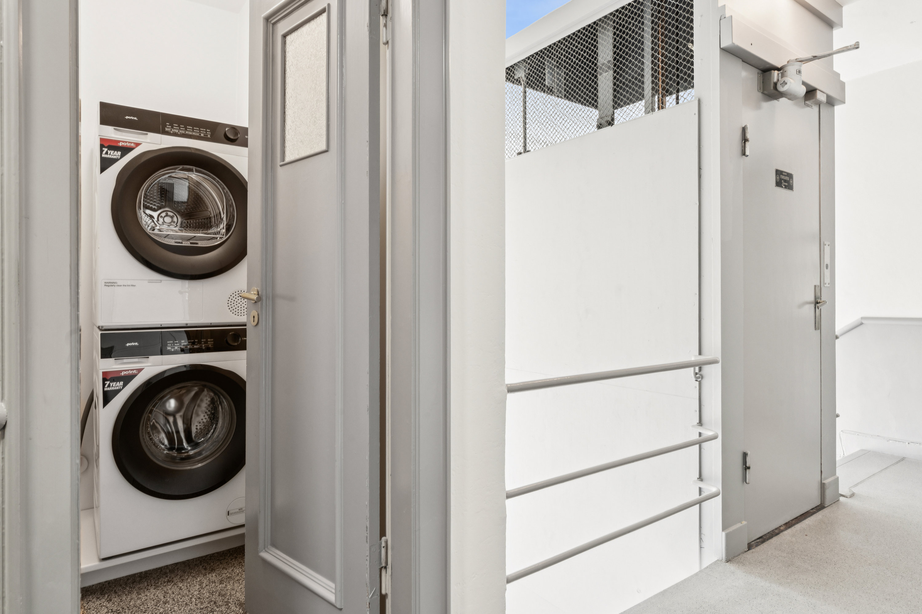 Fremhævet gang billede i fuldskærmstilstand. Billede af Budolfi Plads 1, 4. mf., 9000 Aalborg