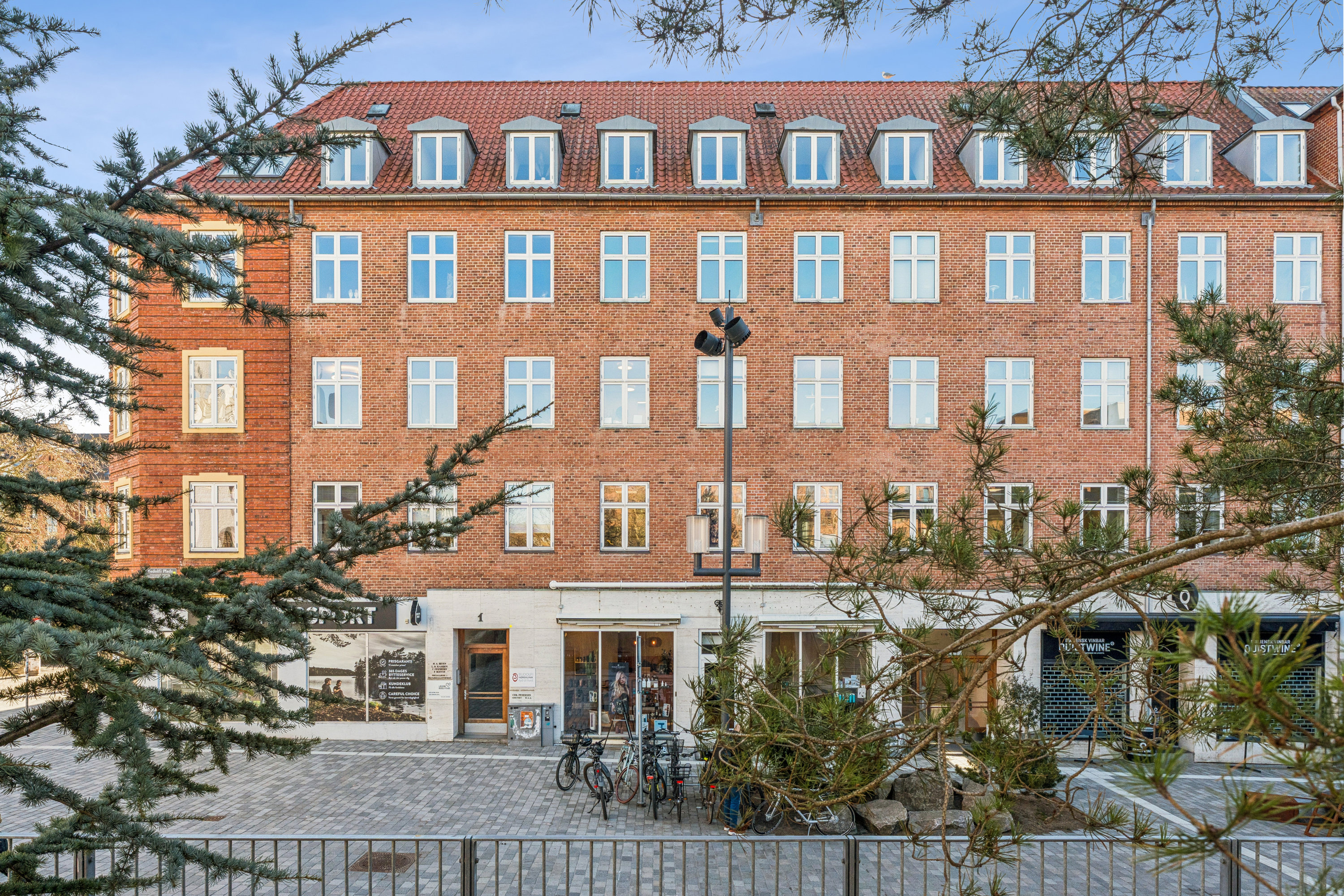 Fremhævet andet billede i fuldskærmstilstand. Billede af Budolfi Plads 1, 4. mf., 9000 Aalborg