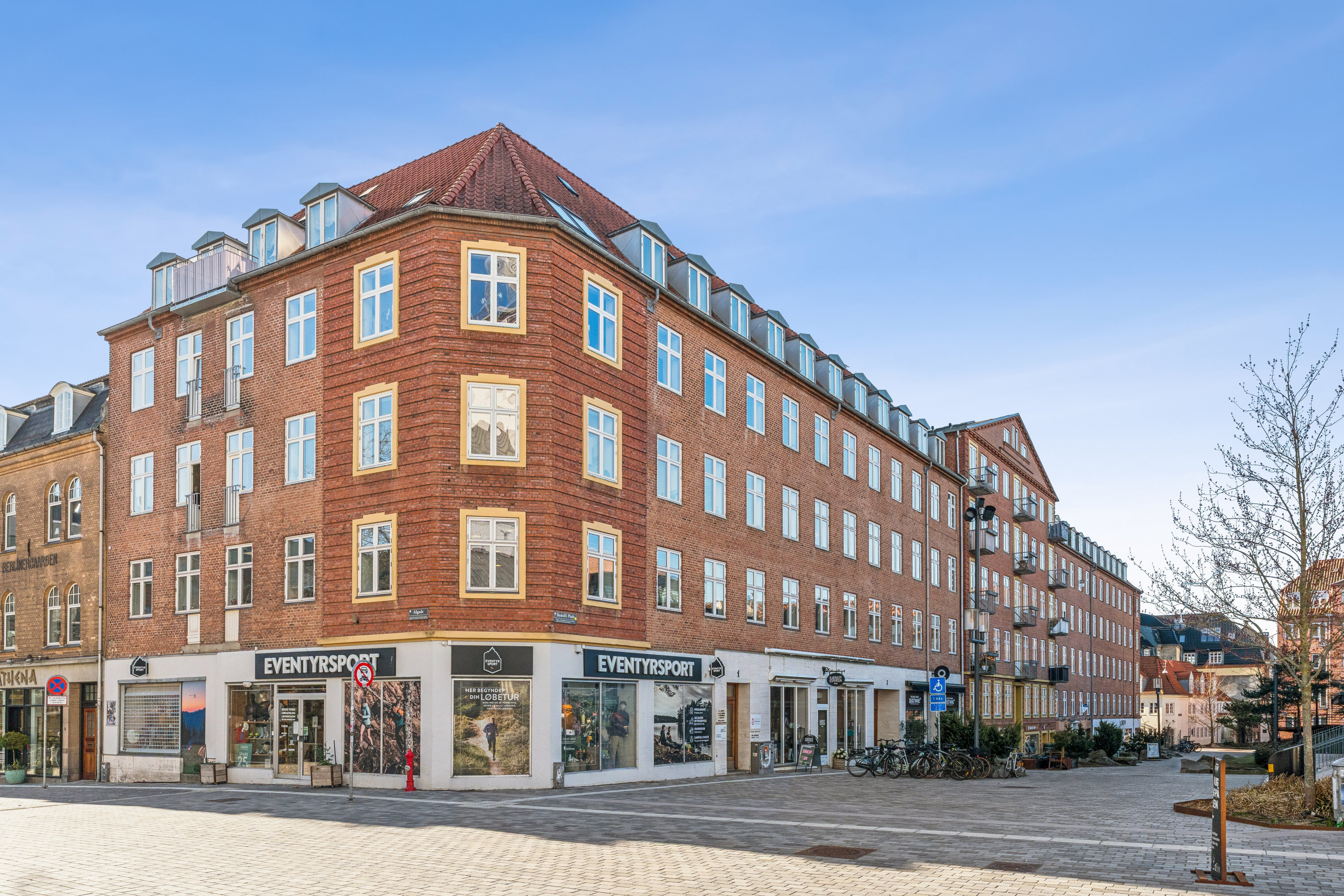 Fremhævet andet billede i fuldskærmstilstand. Billede af Budolfi Plads 1, 4. mf., 9000 Aalborg