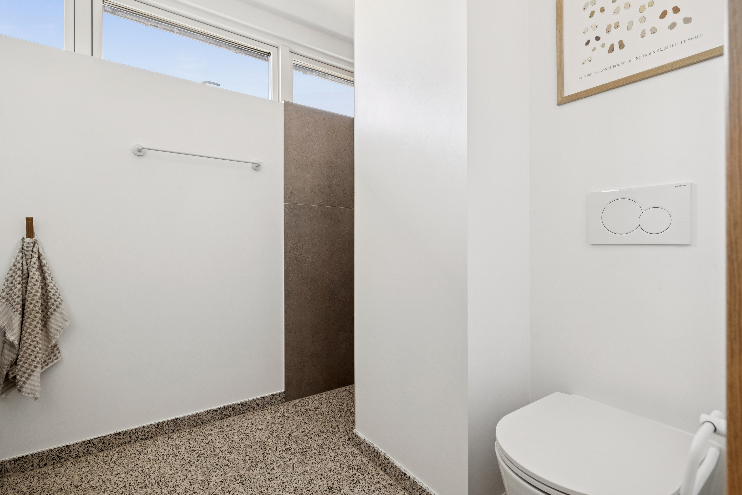 Fremhævet badeværelse billede i fuldskærmstilstand. Billede af Skoletoften 28, Virring, 8660 Skanderborg