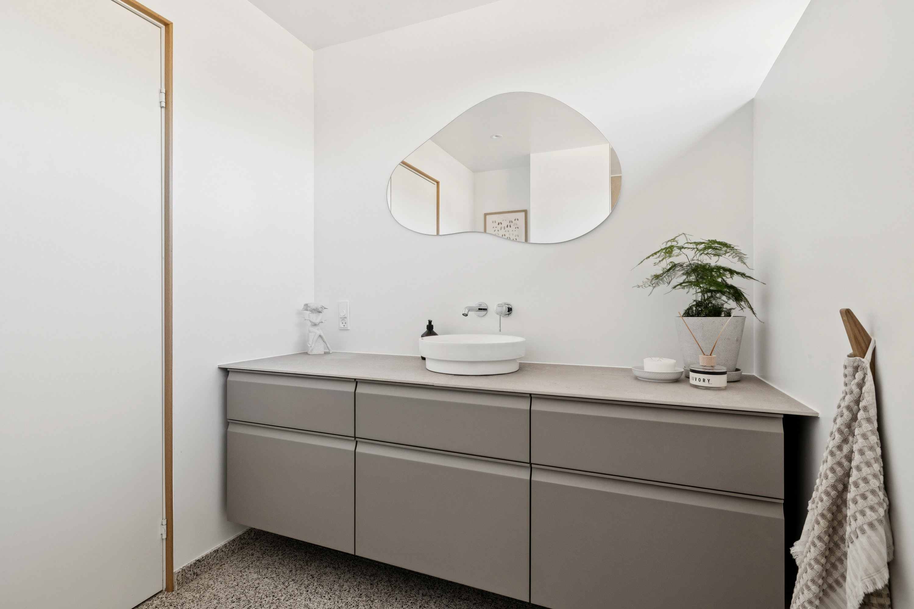 Fremhævet badeværelse billede i fuldskærmstilstand. Billede af Skoletoften 28, Virring, 8660 Skanderborg