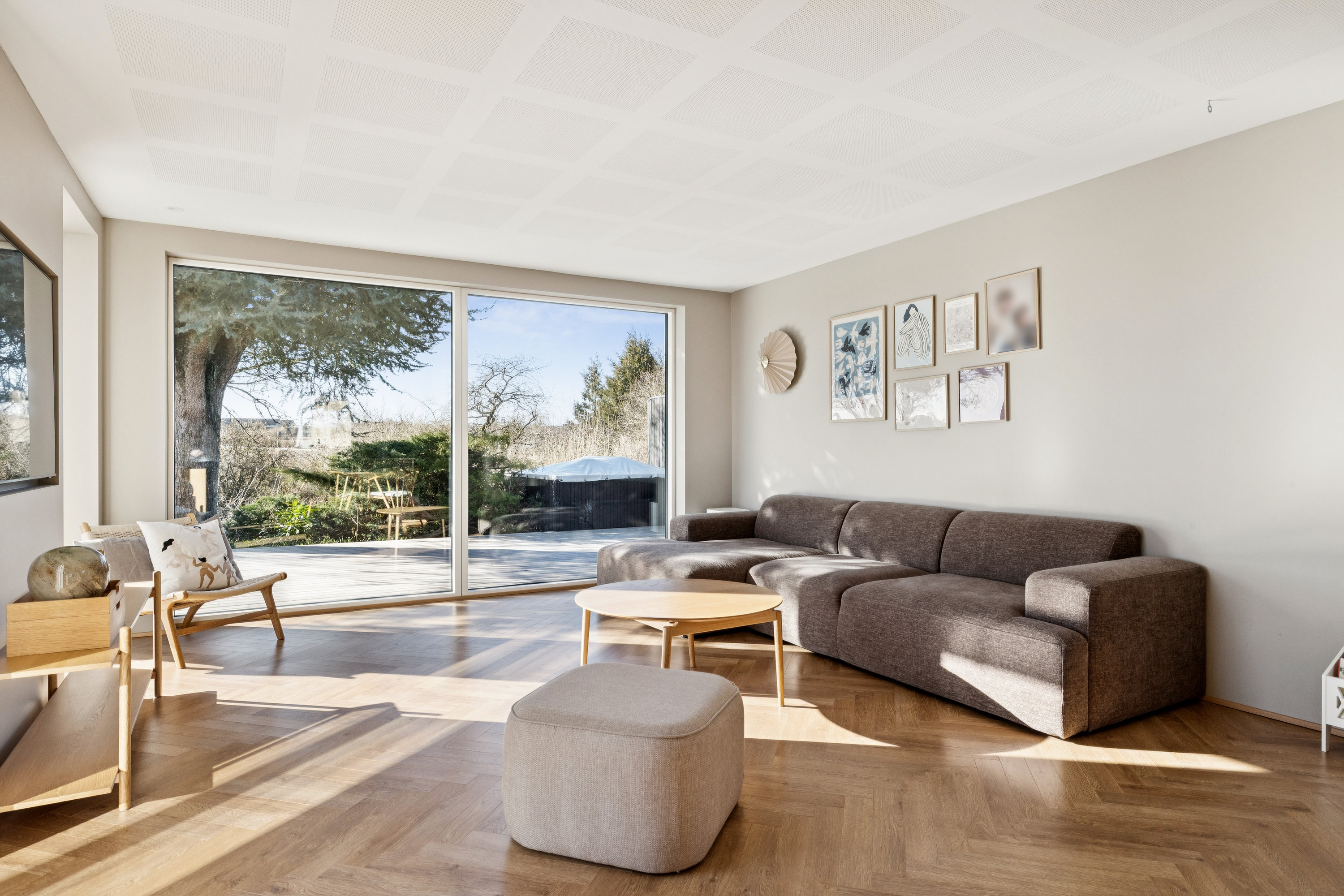 Fremhævet stue billede i fuldskærmstilstand. Billede af Skoletoften 28, Virring, 8660 Skanderborg